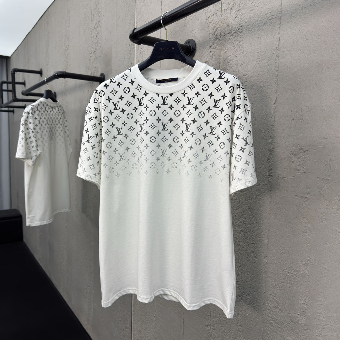 LV All-Over Gradient Print Short-Sleeve BB25072015