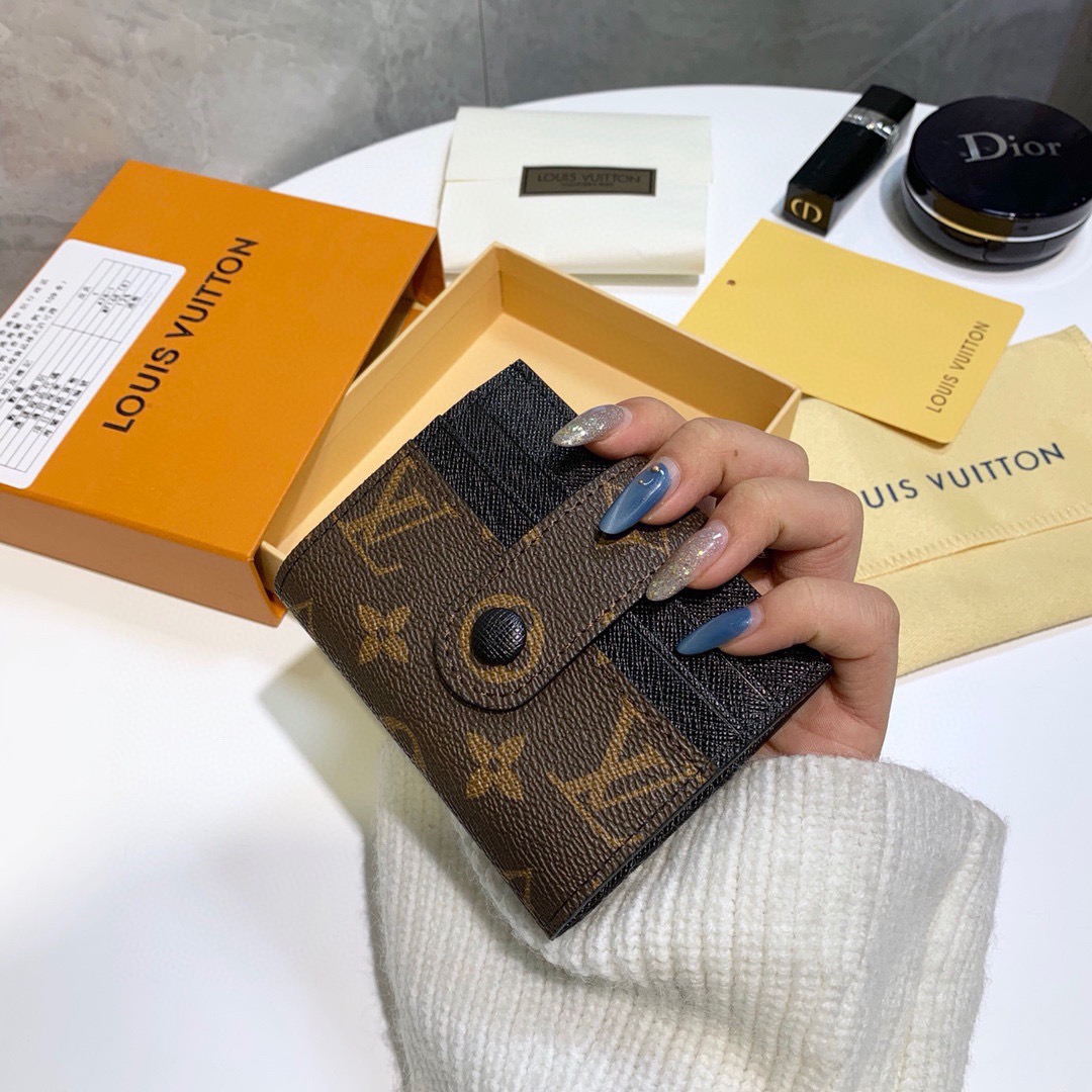 LV Classic Card Holder  BD25073110