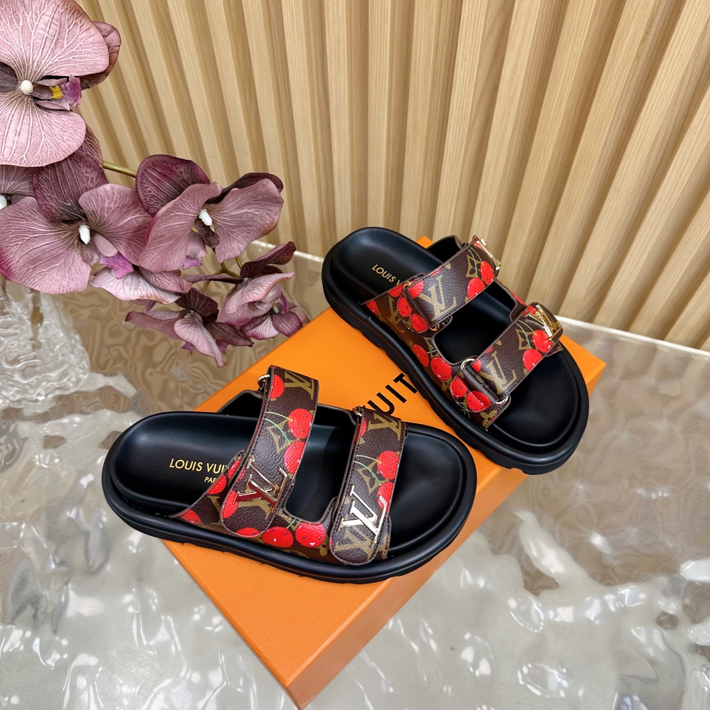 LV New spring&summer sandals YV25073101