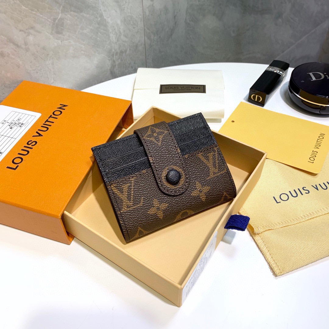 LV Classic Card Holder  BD25073110