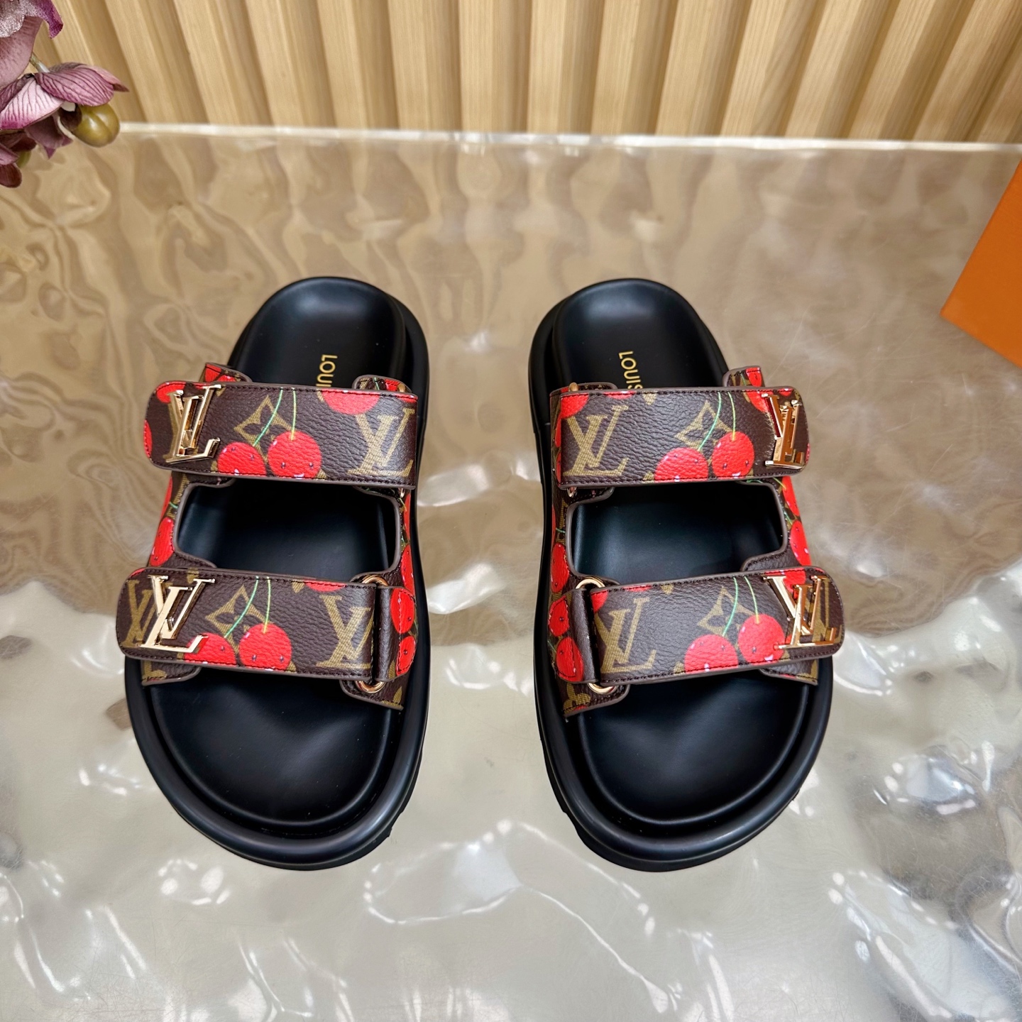 LV New spring&summer sandals YV25073101