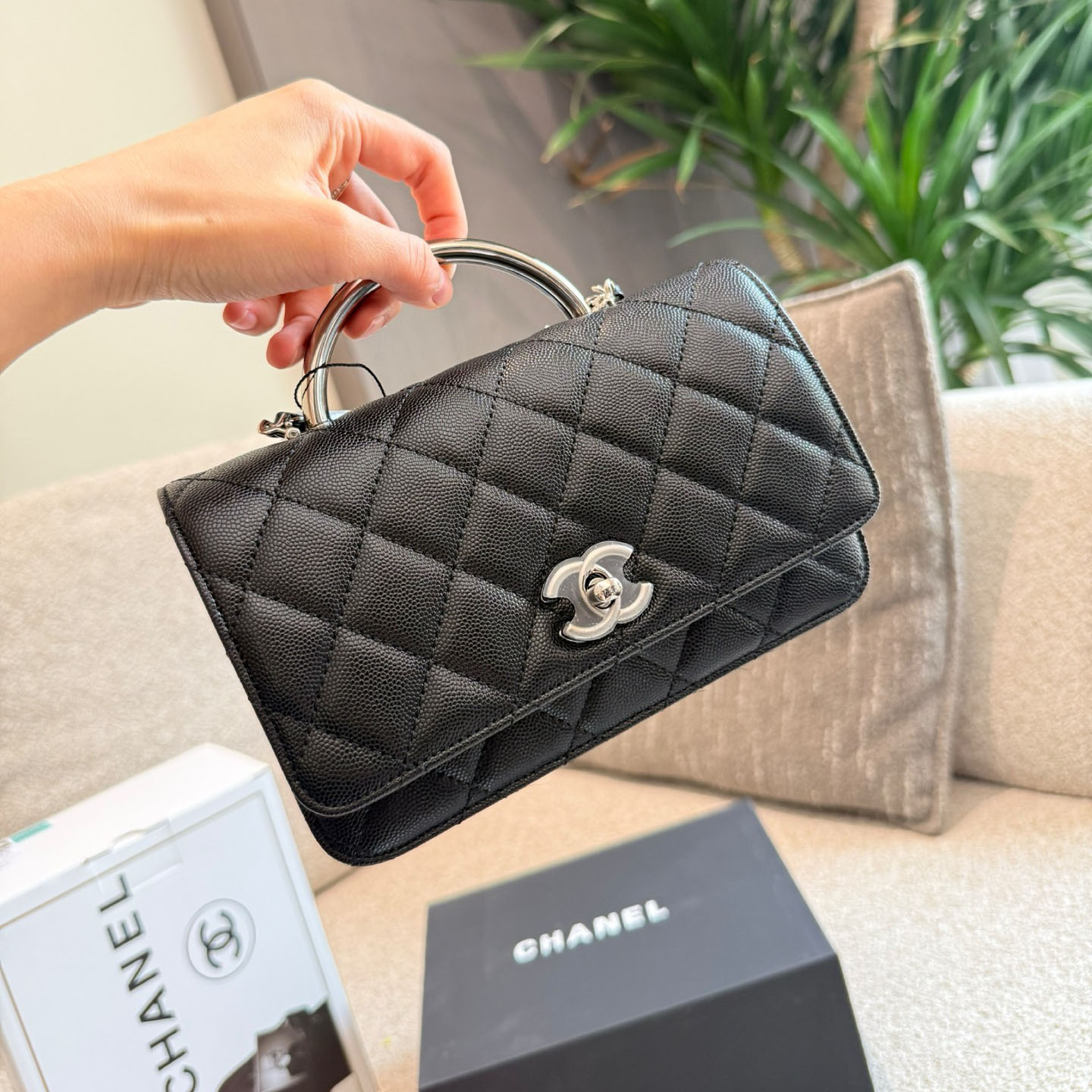 CH Woc Silver Handle Handbag DD25080601