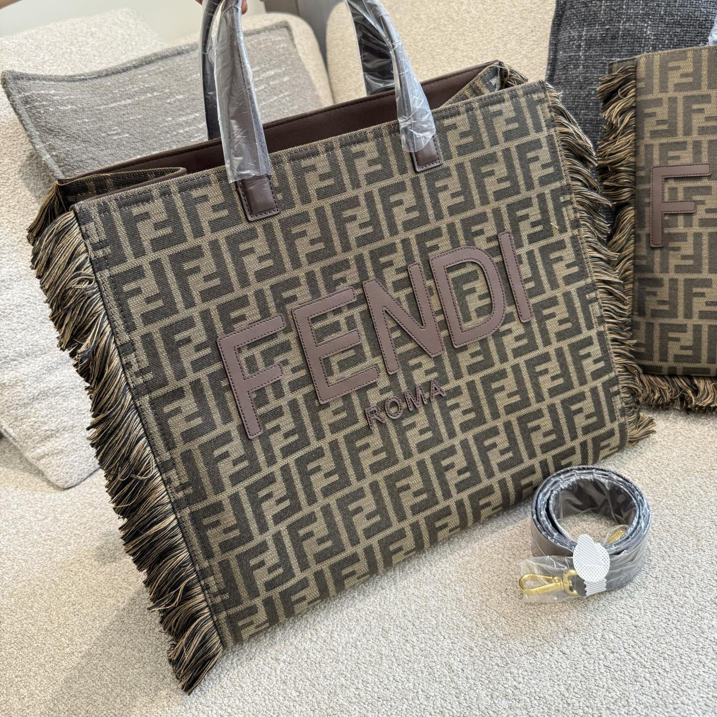 FD Fringe Tote DD25080609