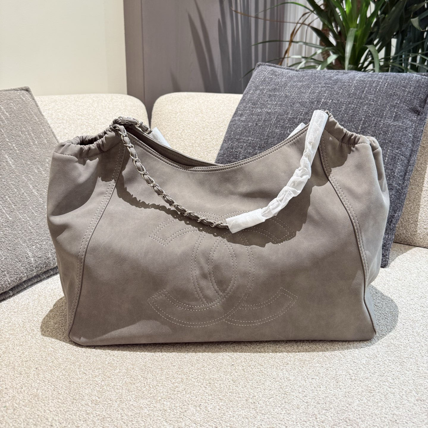 CH Large Tote Bag DD25081304