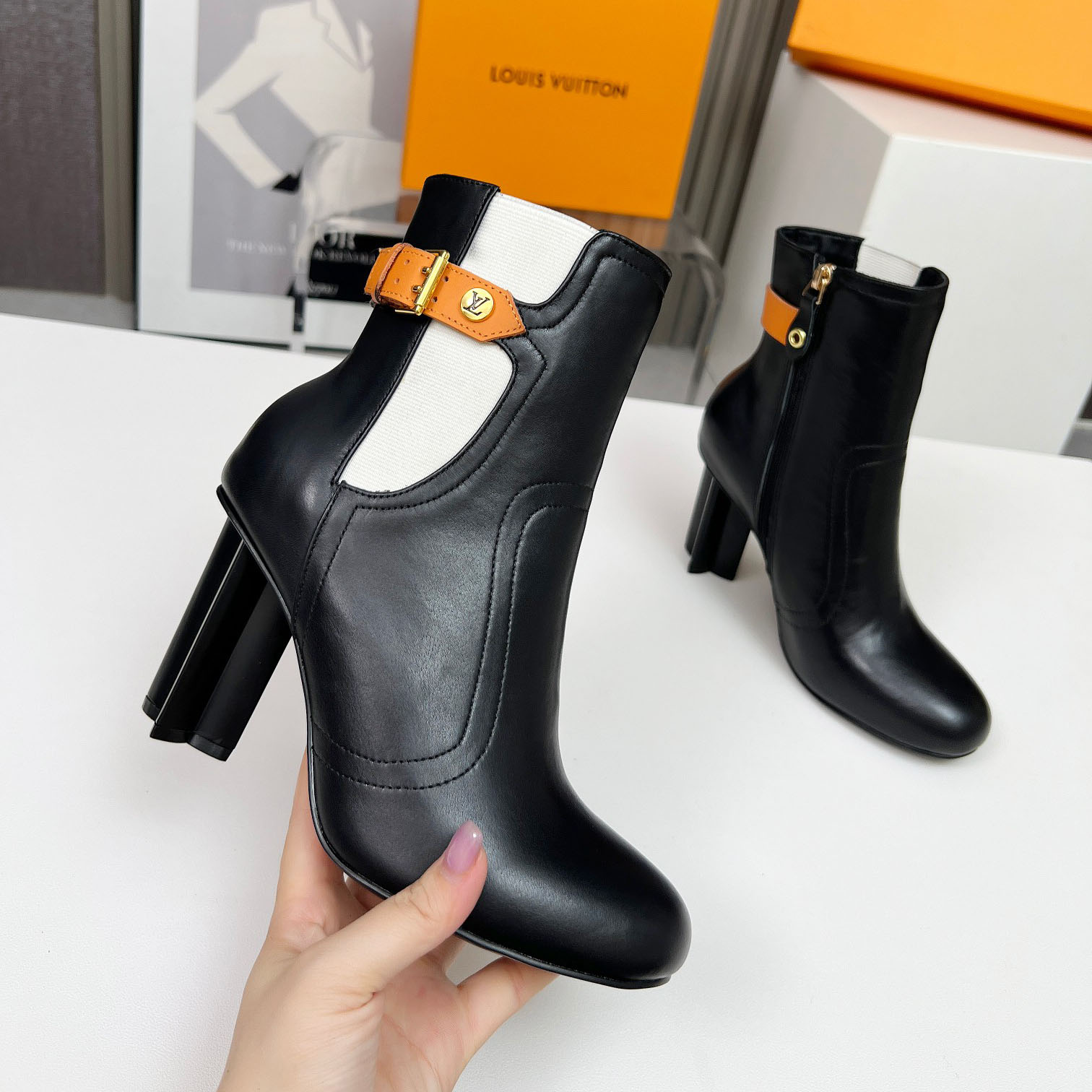 LV Classic Ladies' Boots DD25081307