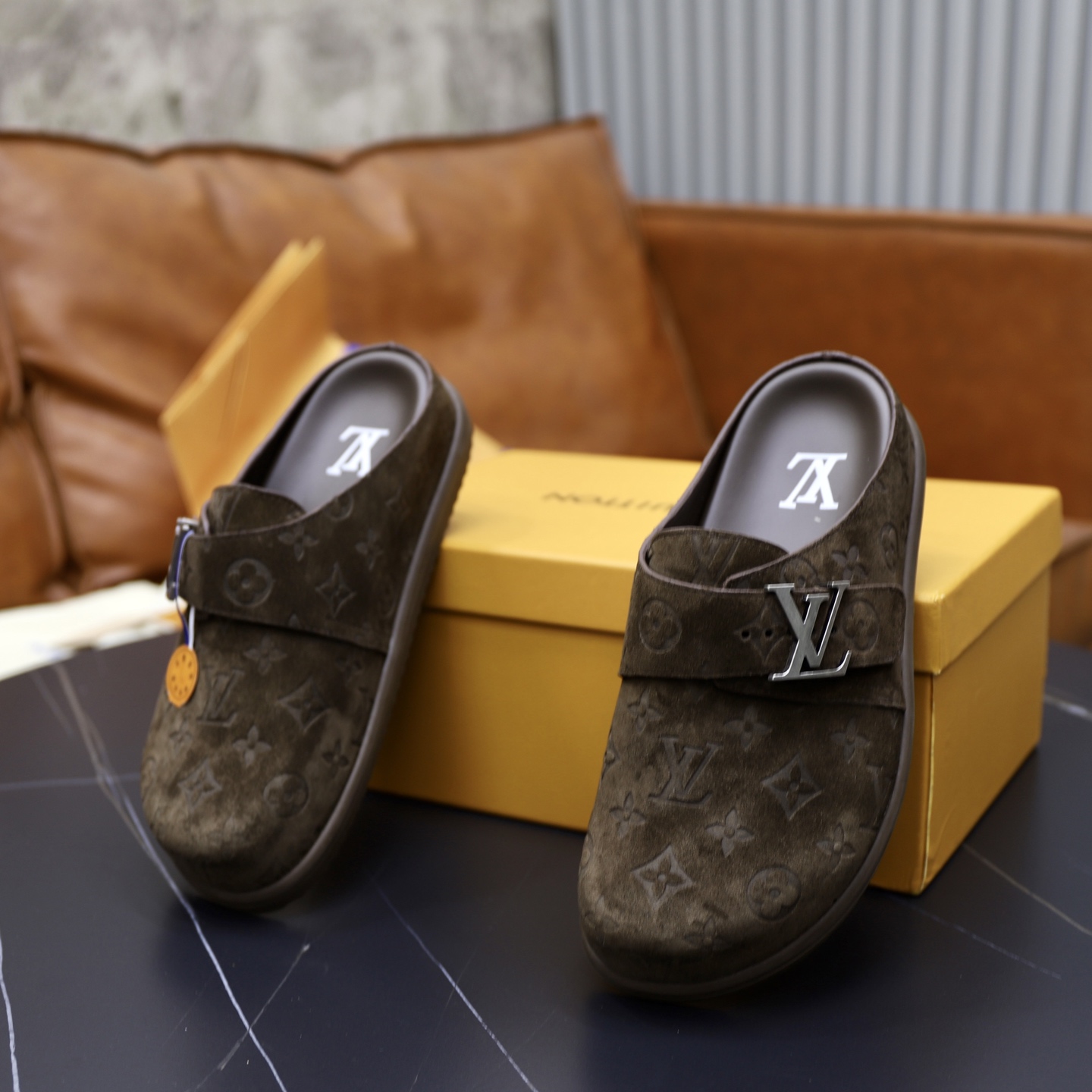 LV Men's Fashion Slippers DD25081312