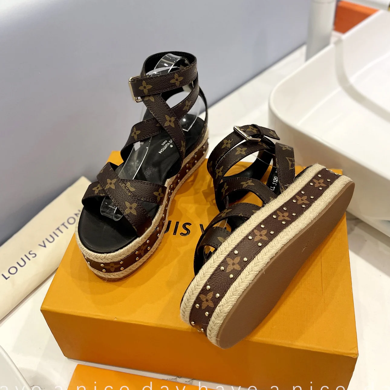 LV New Women's Platform Sandals AM25081308