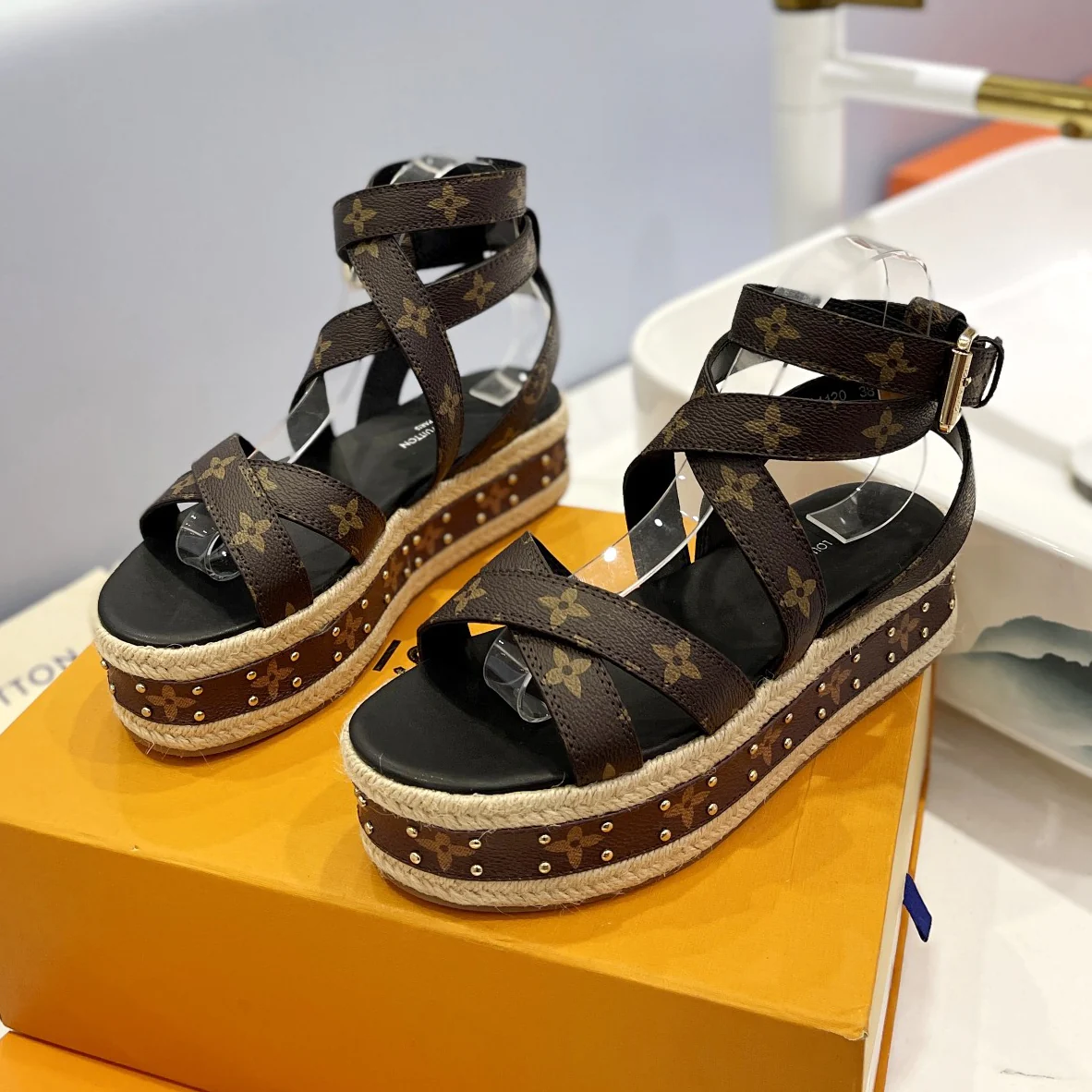 LV New Women's Platform Sandals AM25081308
