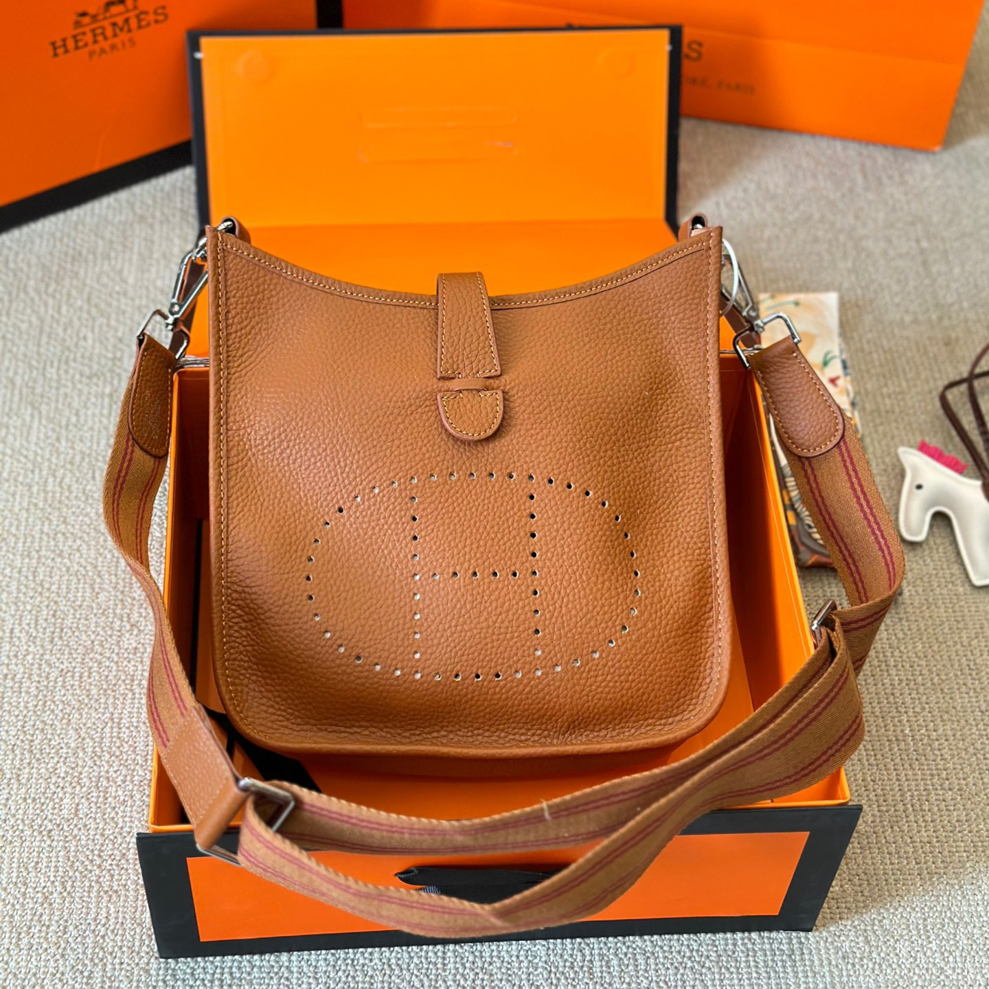 HM Classic Evelyn Shoulder Bag AM25081360