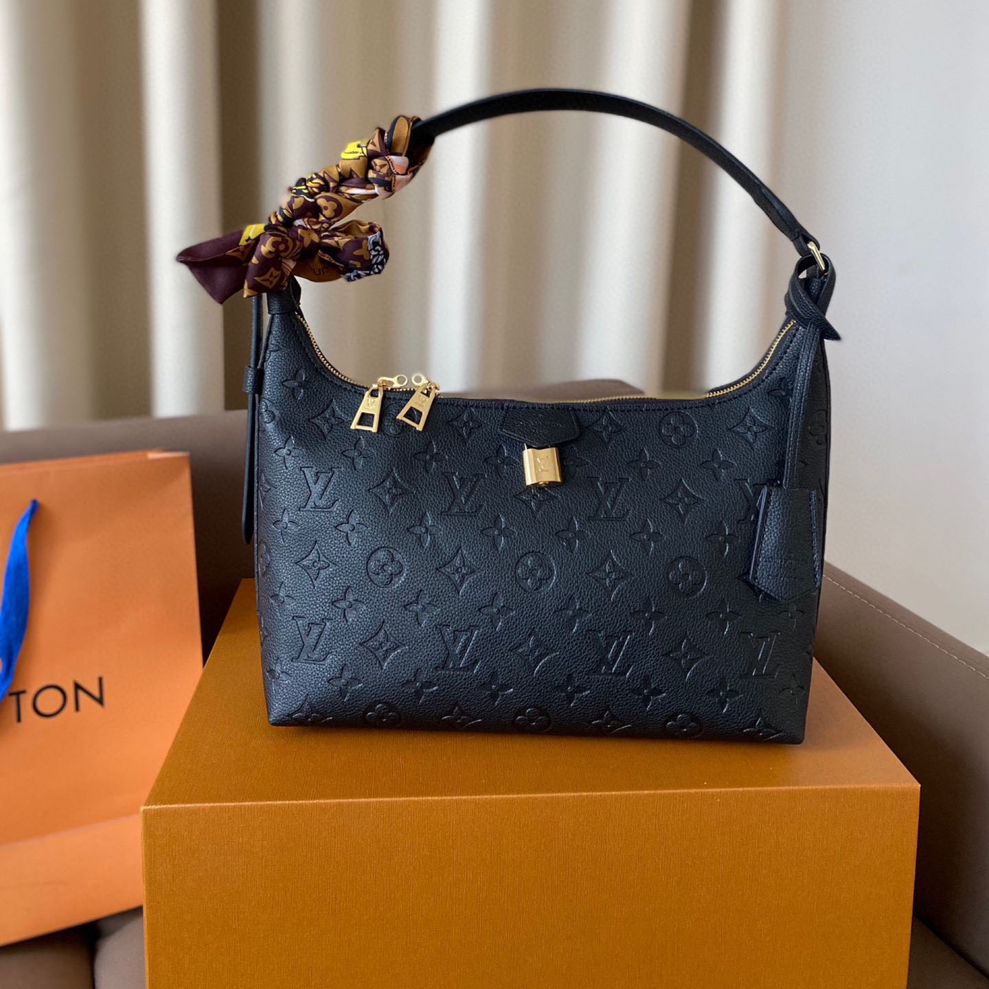 LV Slouchy MM Bag AM25081302