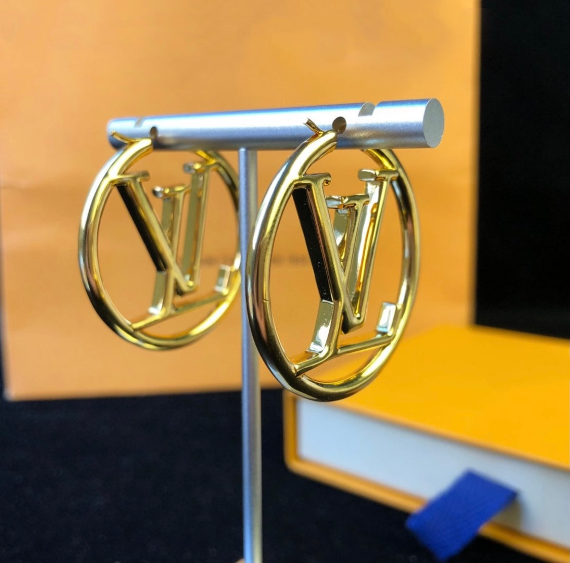 LV Women's Fashion Letter Earrings XX25081203