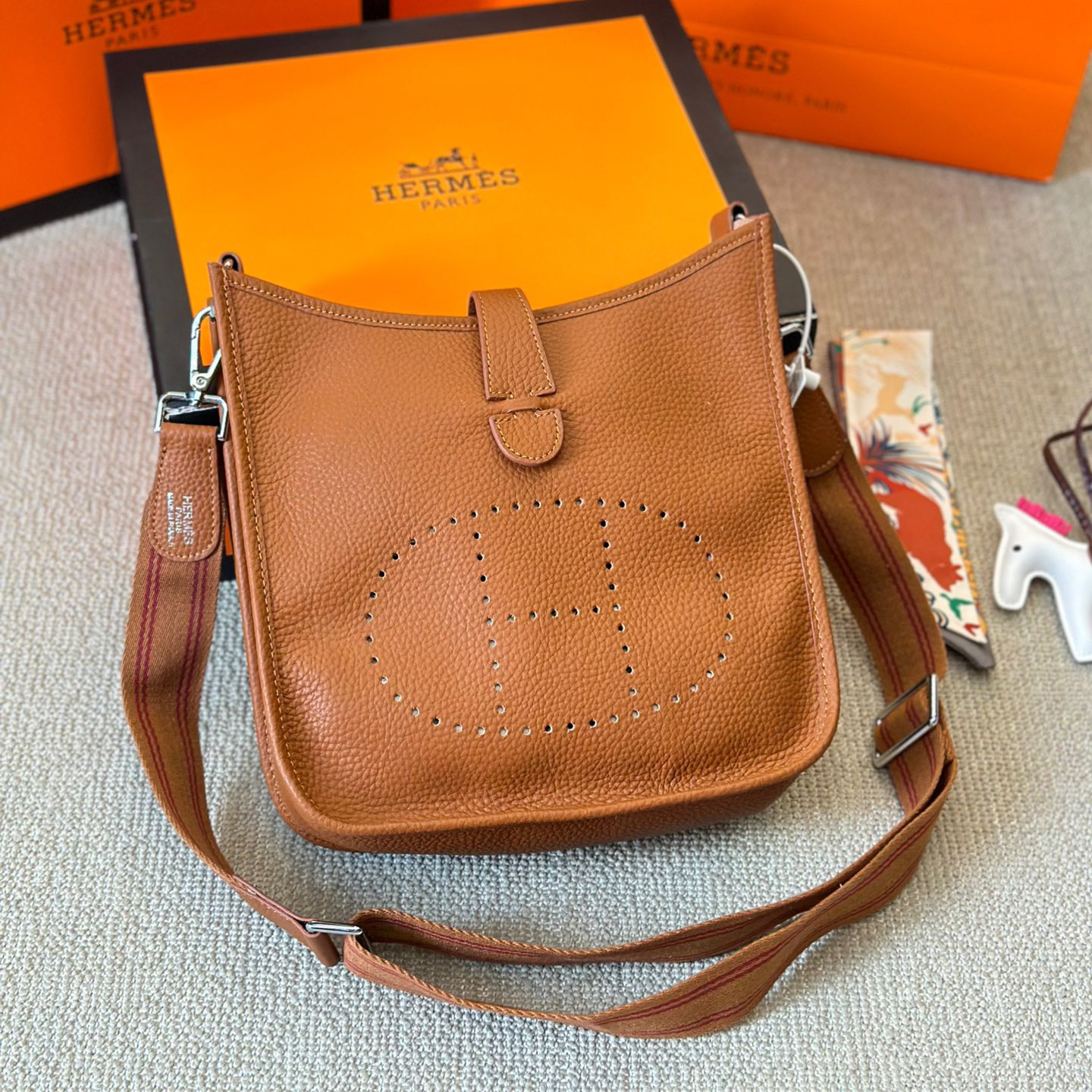 HM Classic Evelyn Shoulder Bag AM25081360