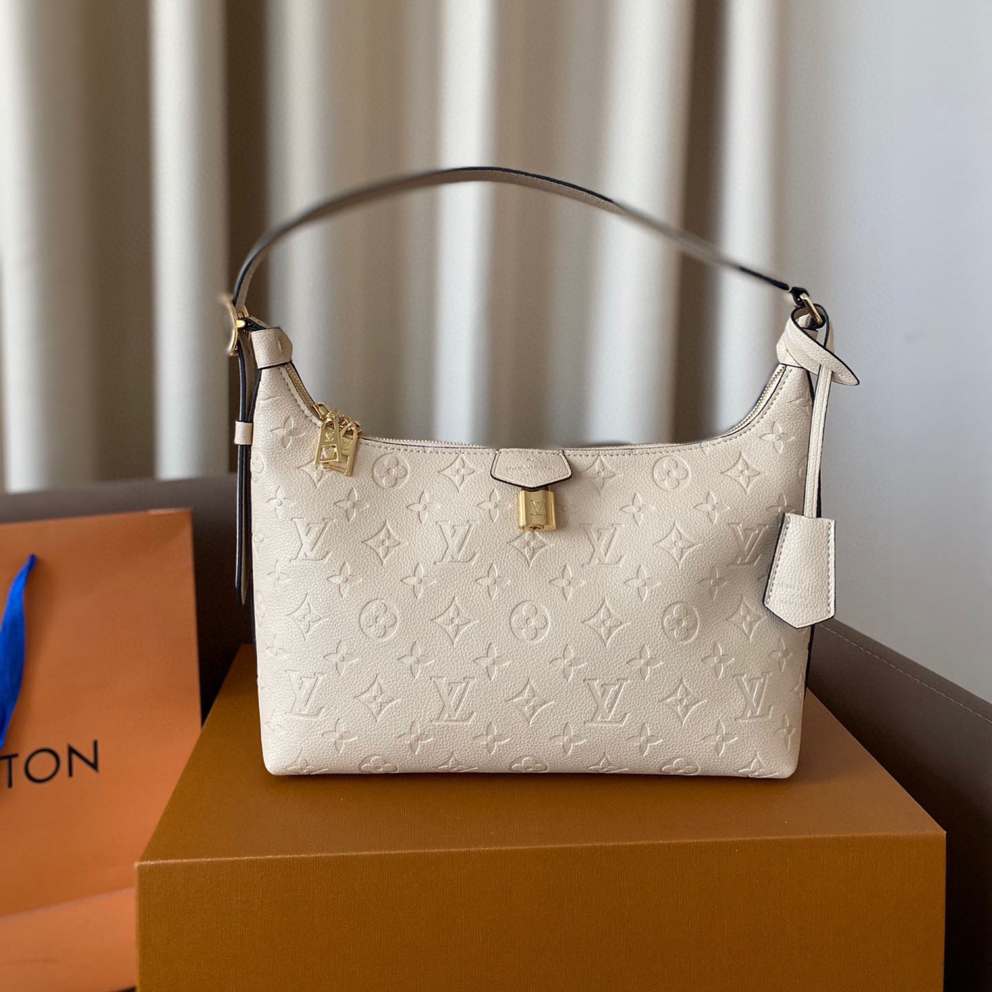 LV Slouchy MM Bag AM25081302