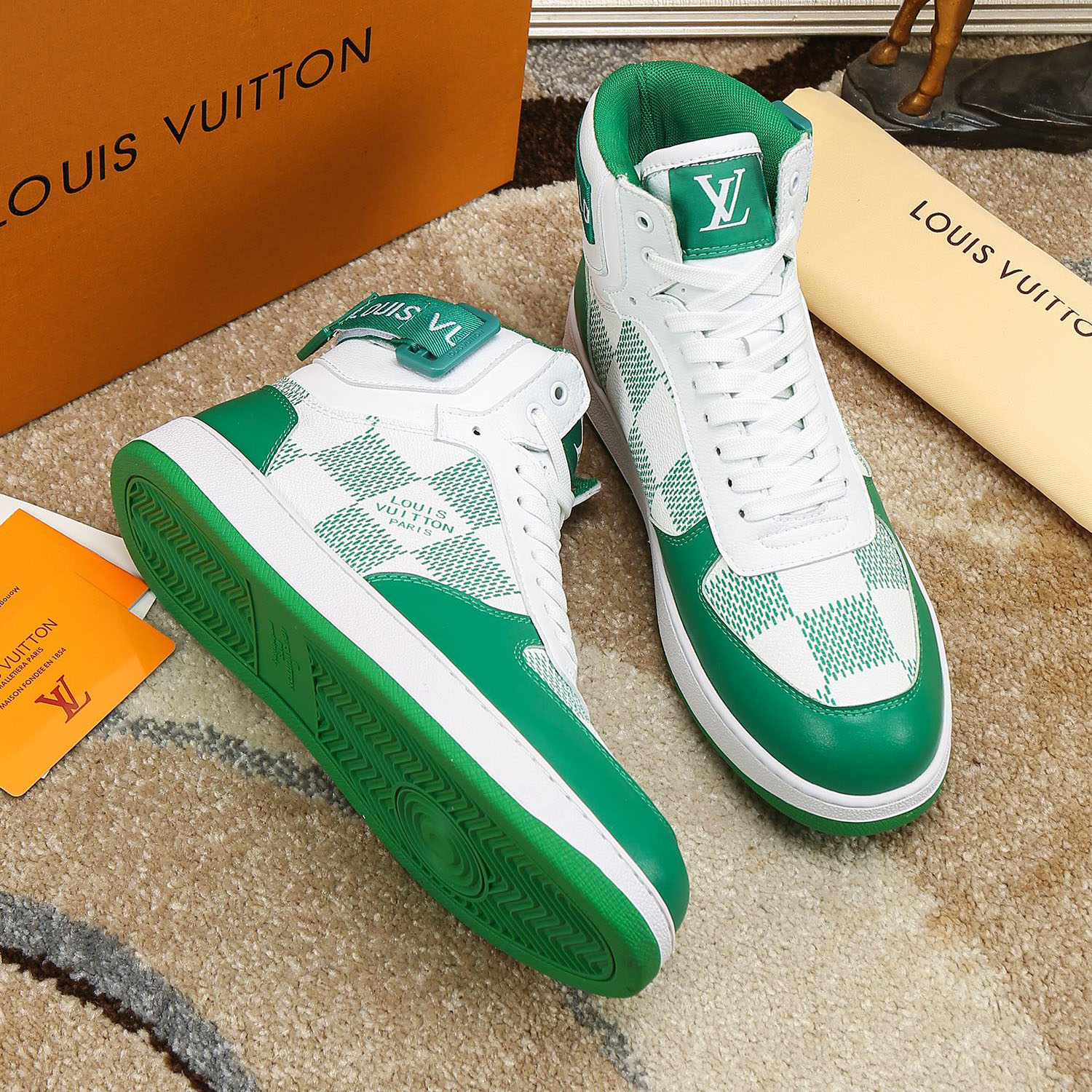 LV Fashion High-top Sneaker XX25081148