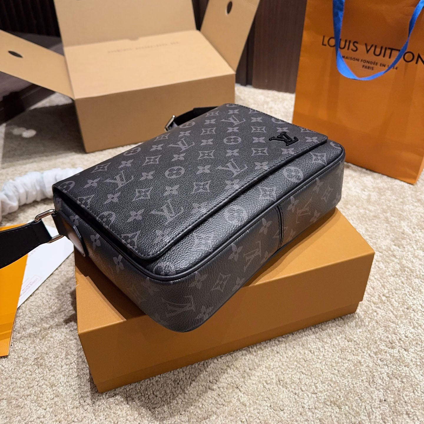 LV District PM Messenger Bag XX25081157