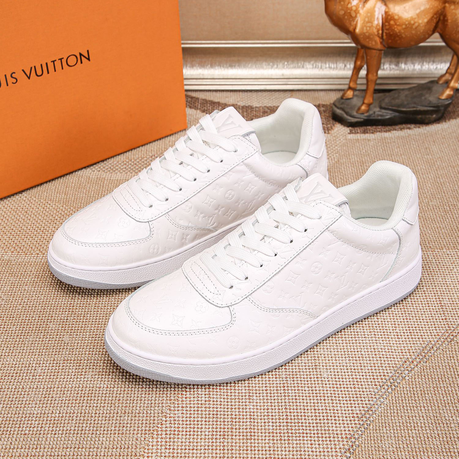LV Classic Logo Embroidered Sneaker XX25081147