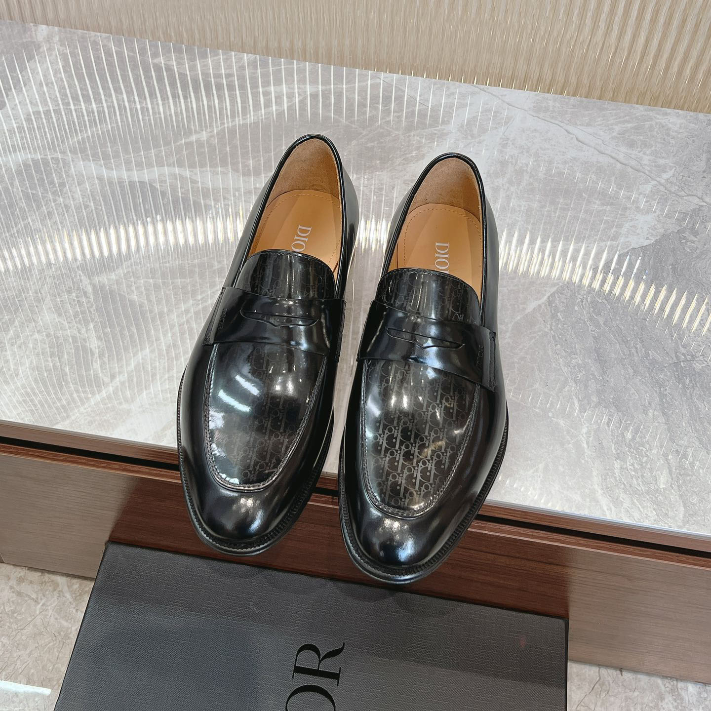 CD Classic Logo Gradient Shiny Leather Shoes XX25081151