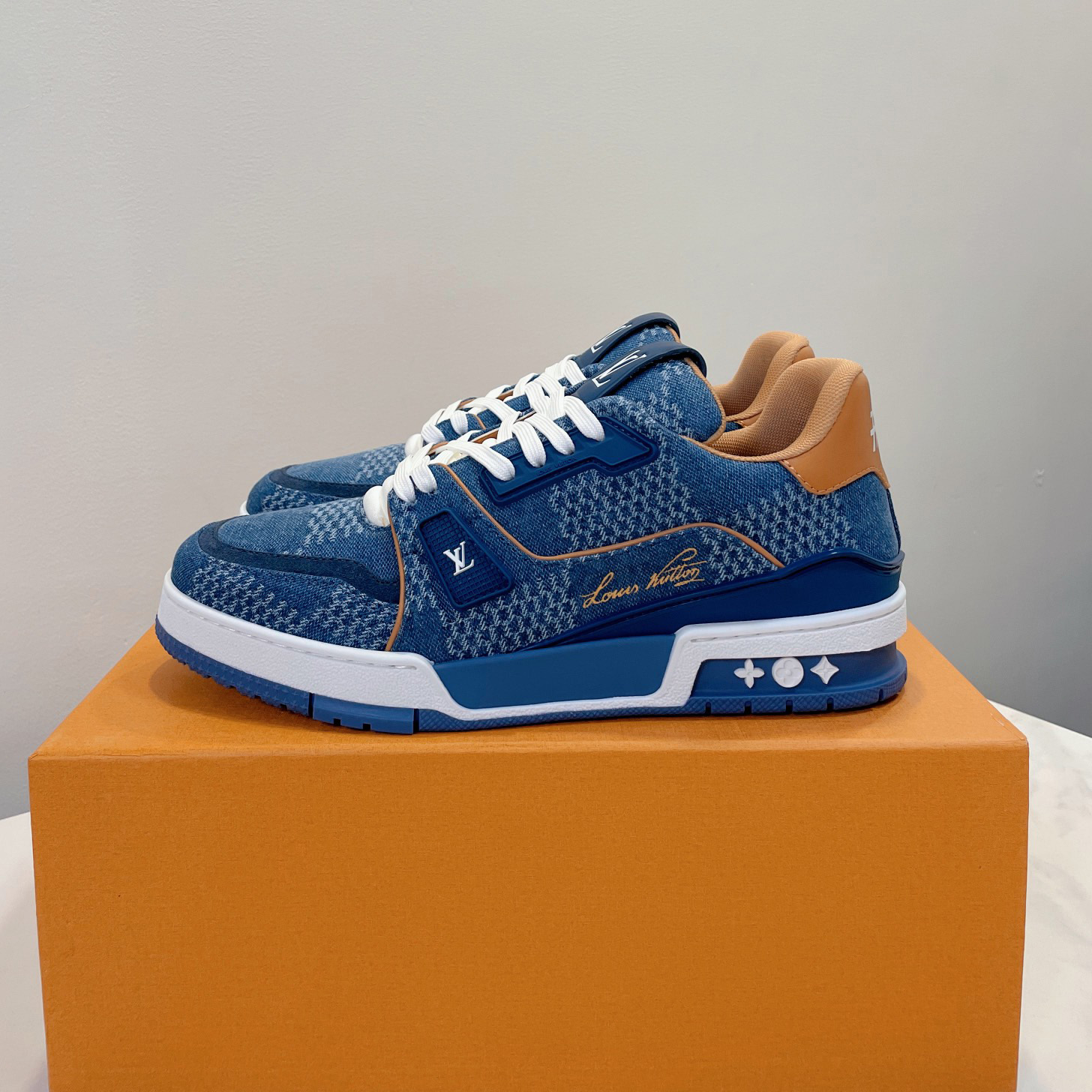 LV Trainer #54Sneaker AM25081337