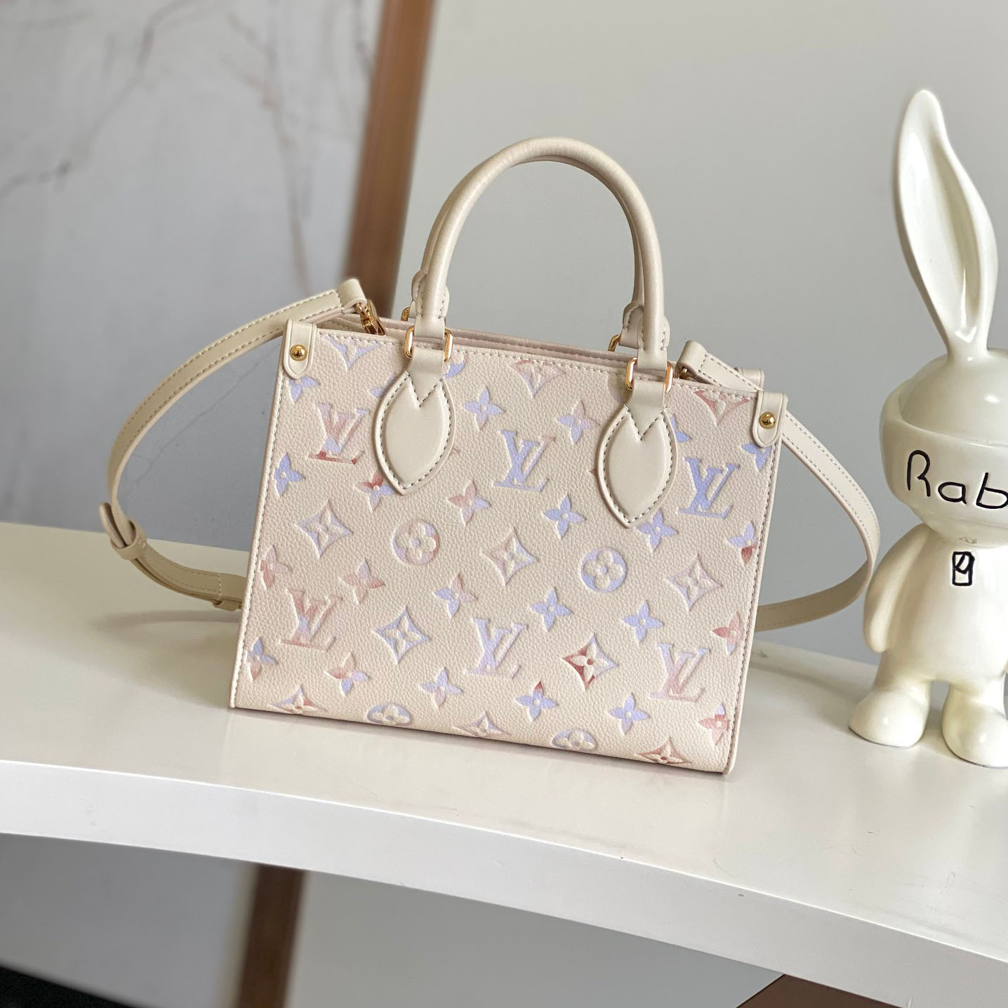 LV OnTheGo Small Handbag V25081430