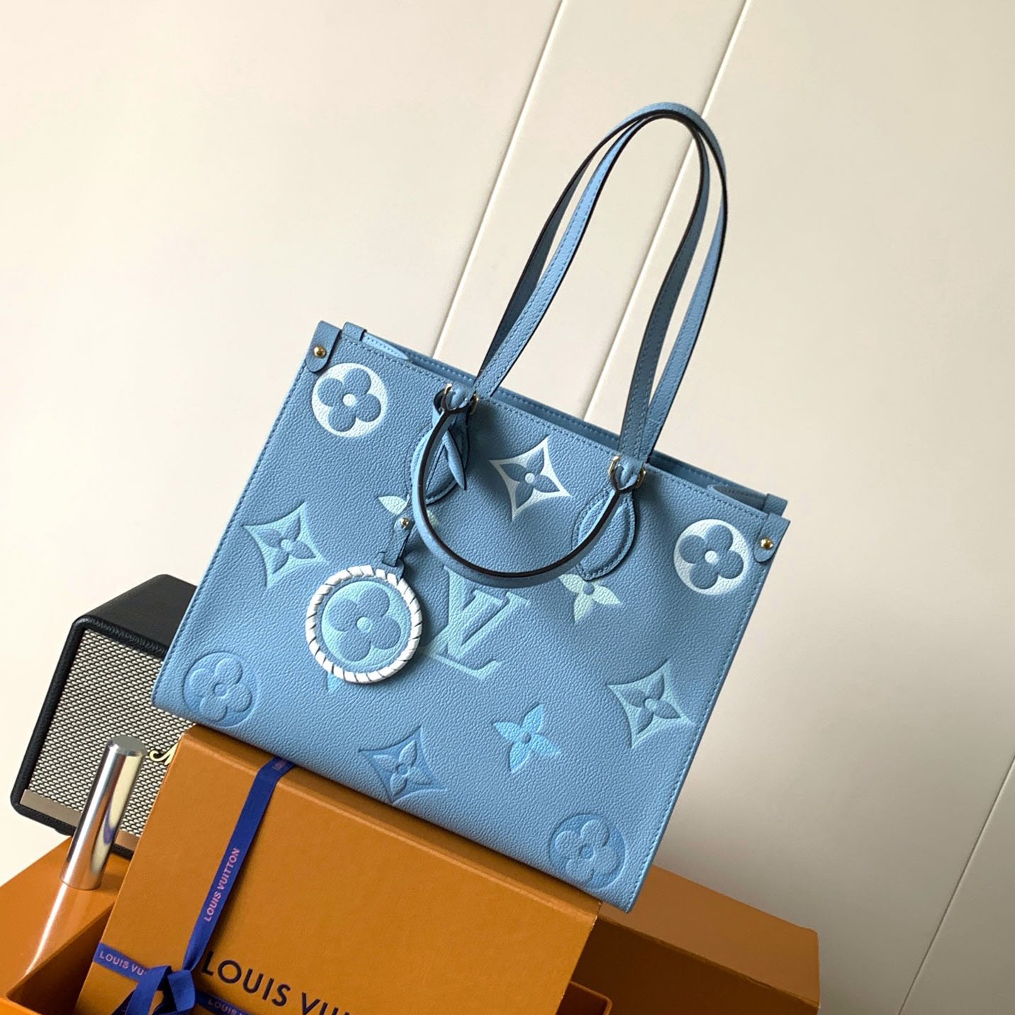 LV OnTheGo Medium Tote V25081436
