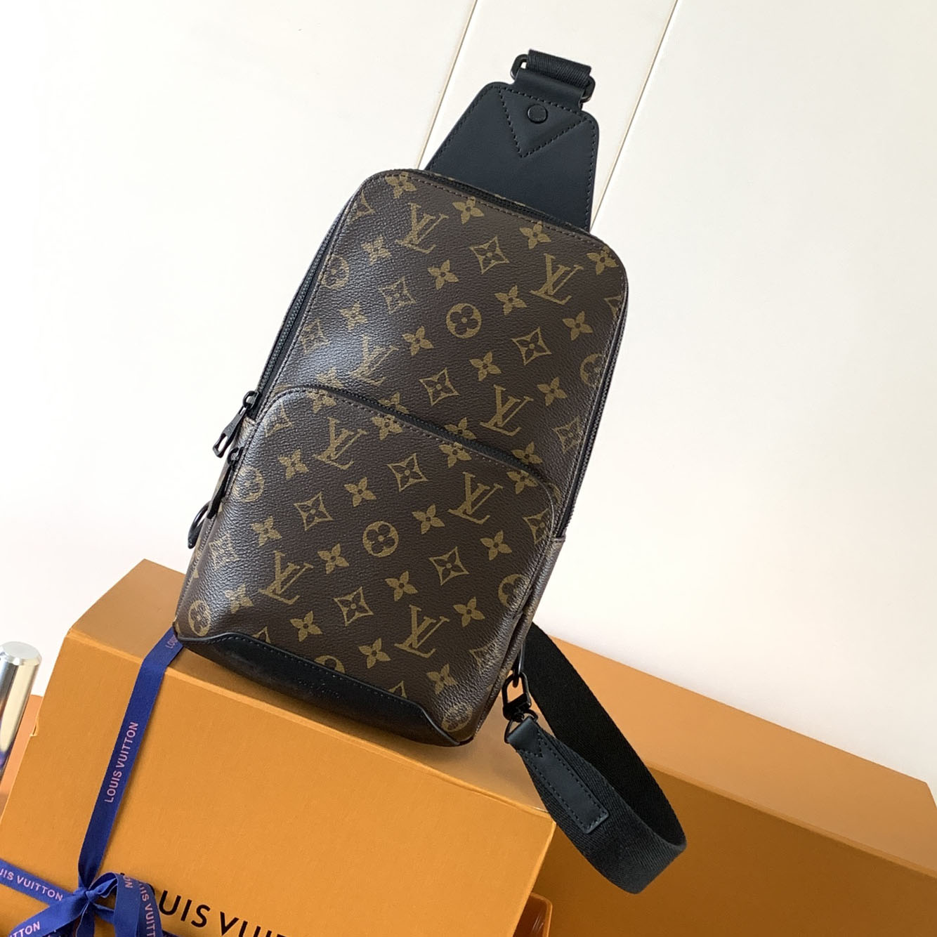 LV Avenue Shoulder Bag V25081425