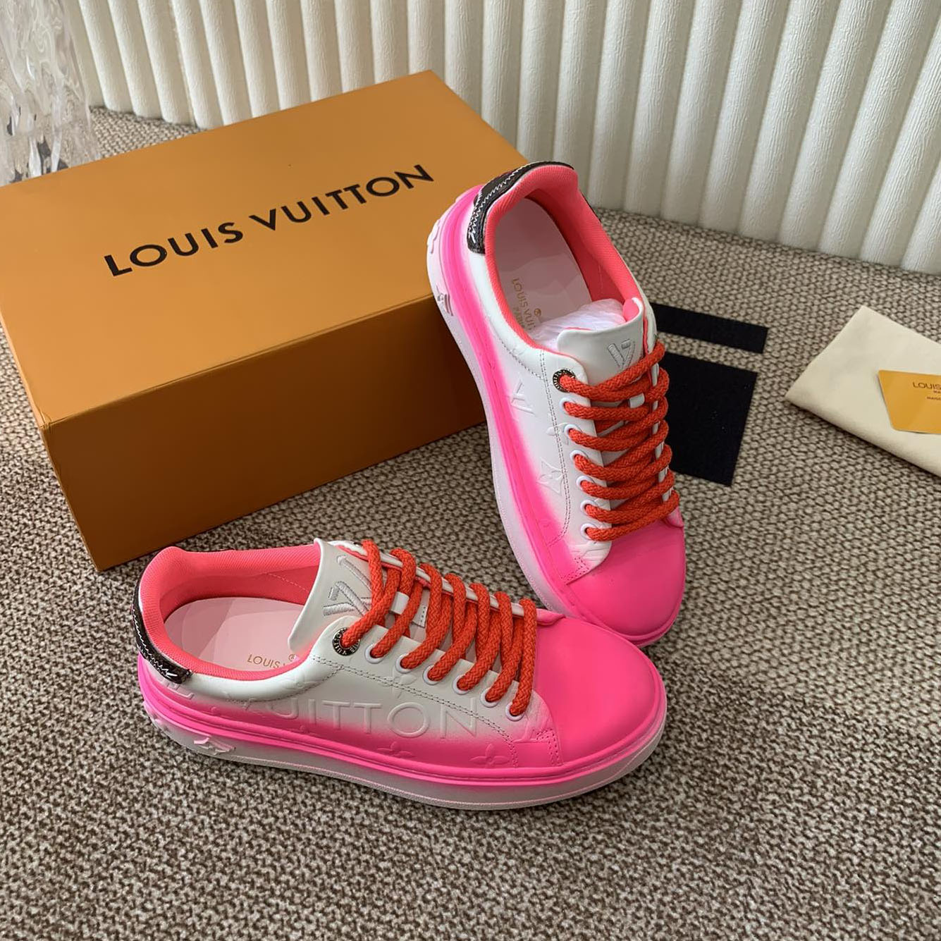 LV Time Out Series Gradient Sneakers EF25081415