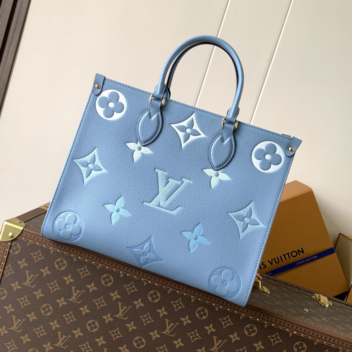 LV OnTheGo Medium Tote V25081436