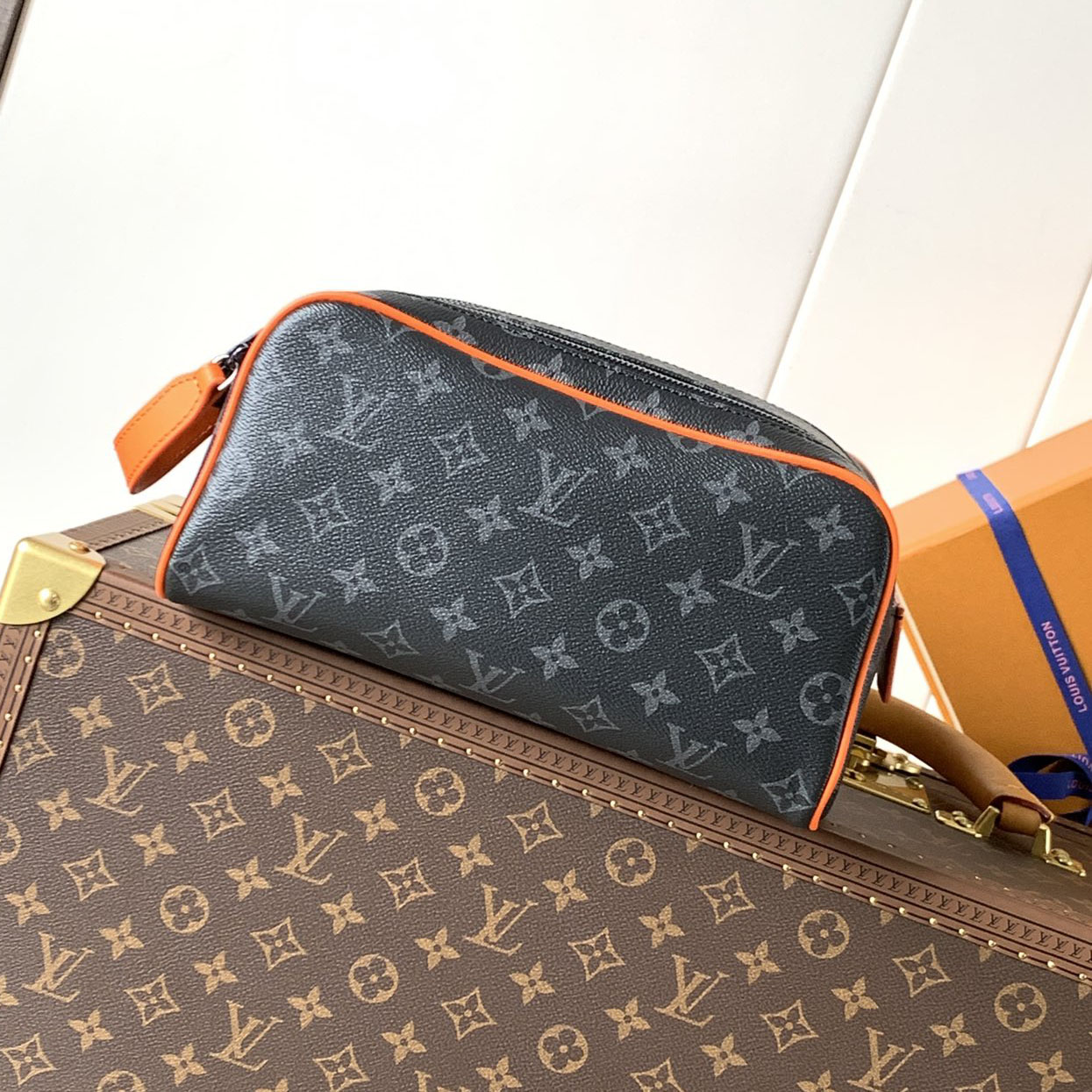 LV Dopp Kit Toiletry Bag V25081423