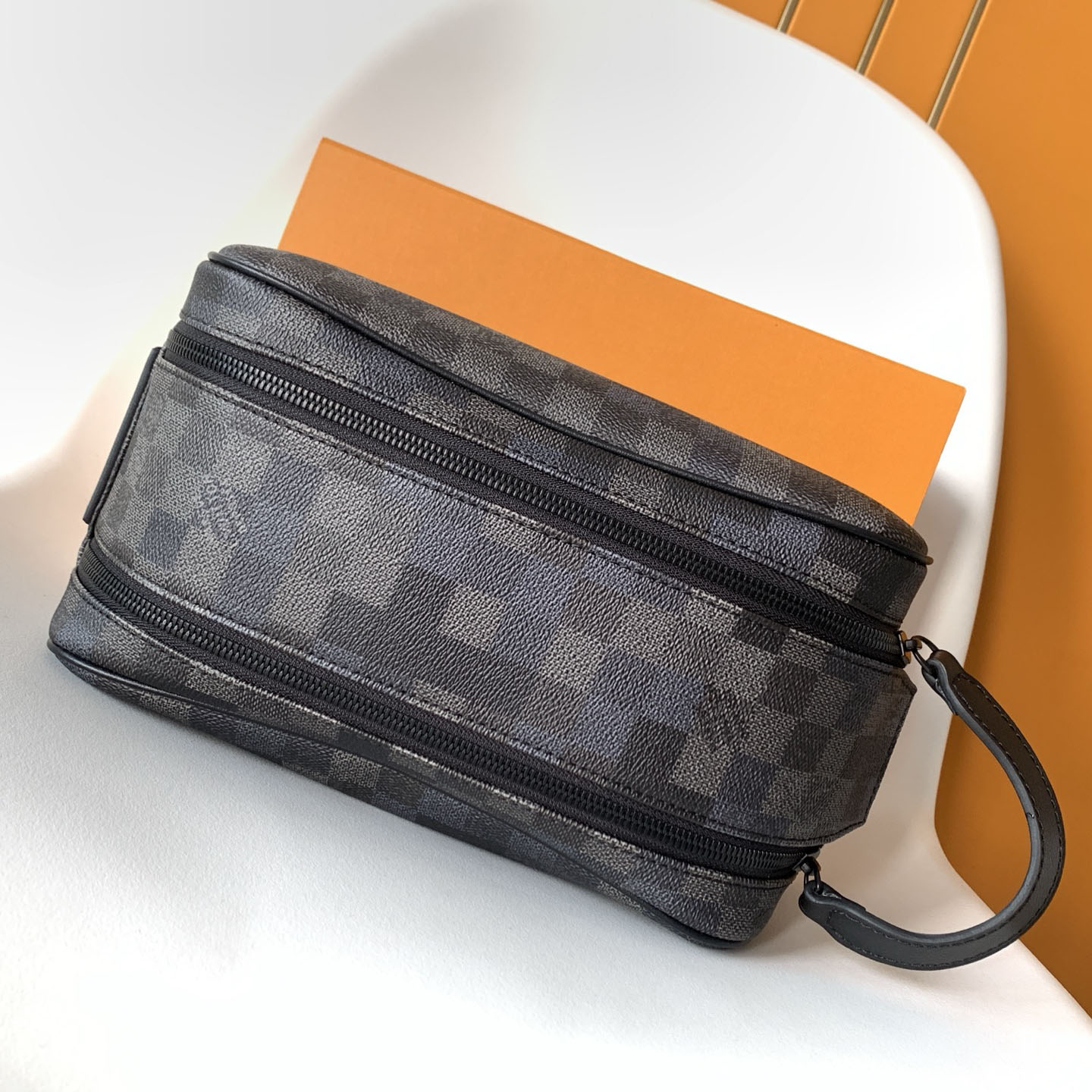 LV Dopp Kit Clutch V25081418