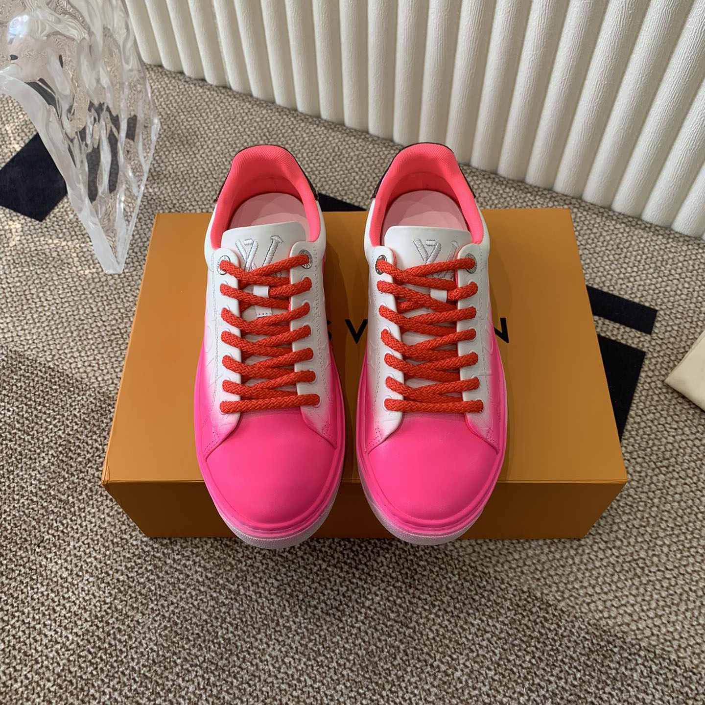 LV Time Out Series Gradient Sneakers EF25081415