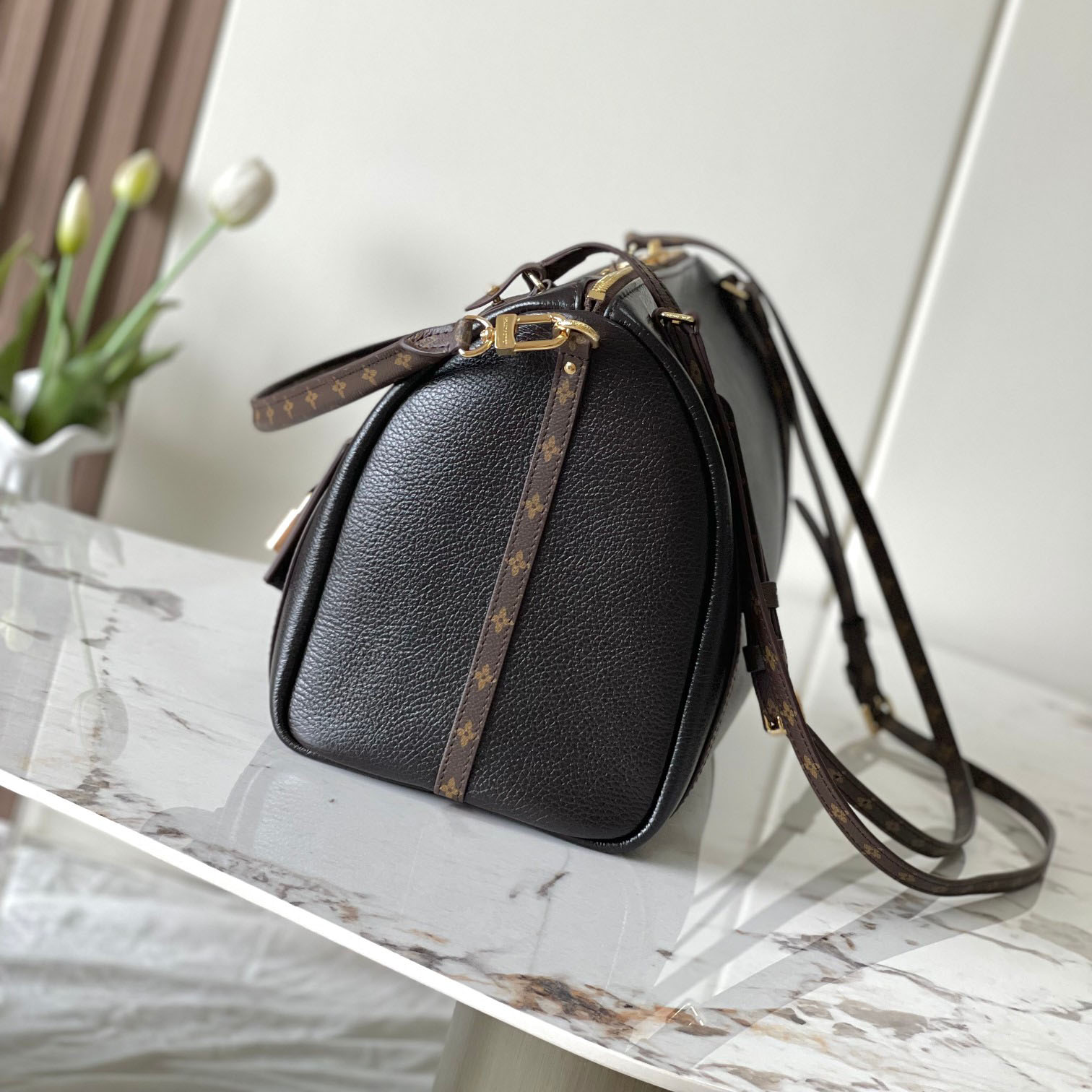 LV Express Medium Black Handbag V25081402