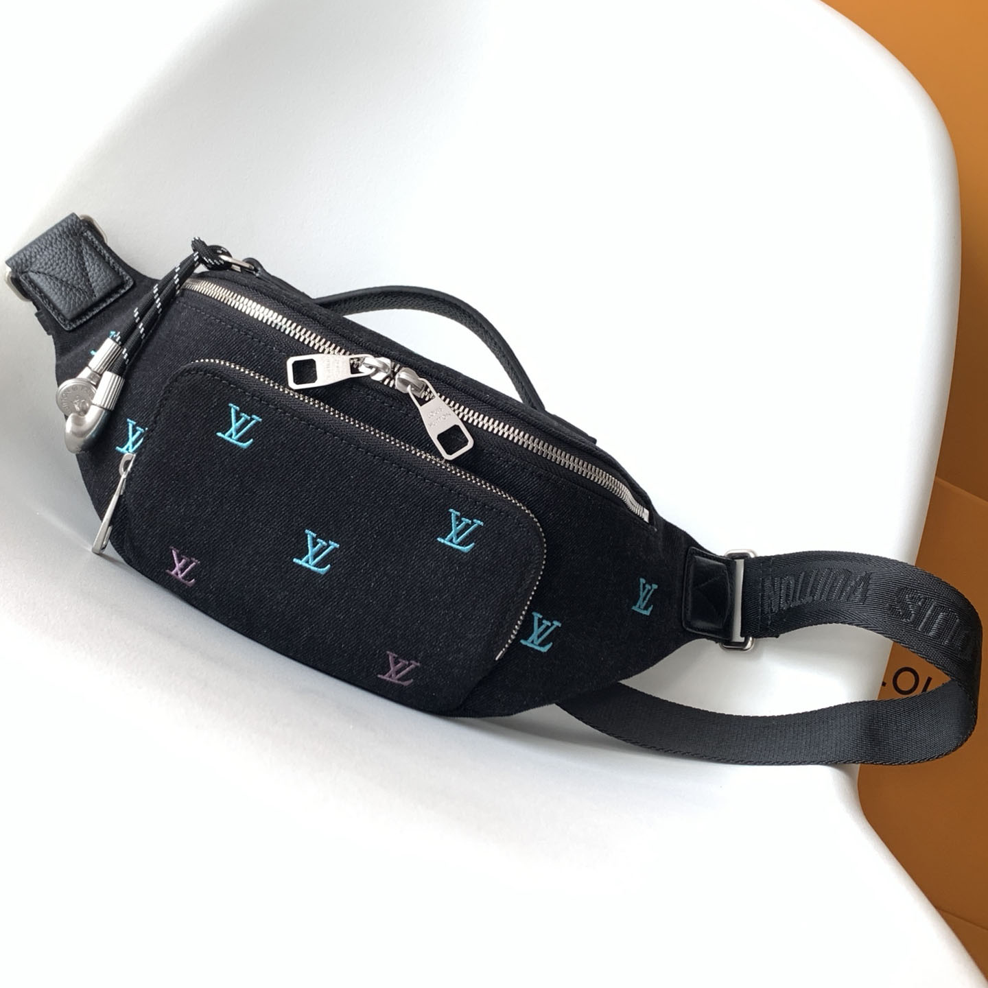 LV Gradient Denim Embroidery Chest Bag V25081419