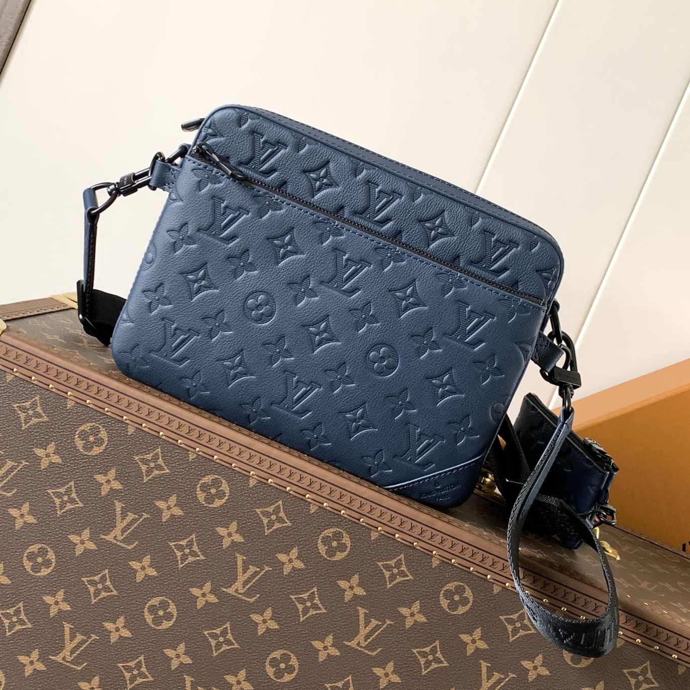 LV Trio Messenger V25081424