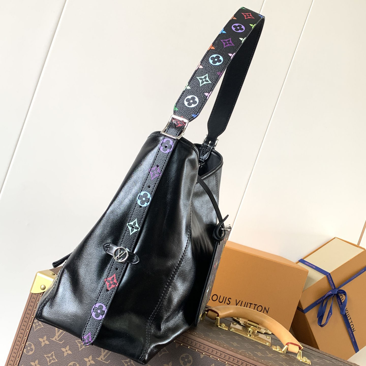LV CarryAll Vibe Handbag V25081412