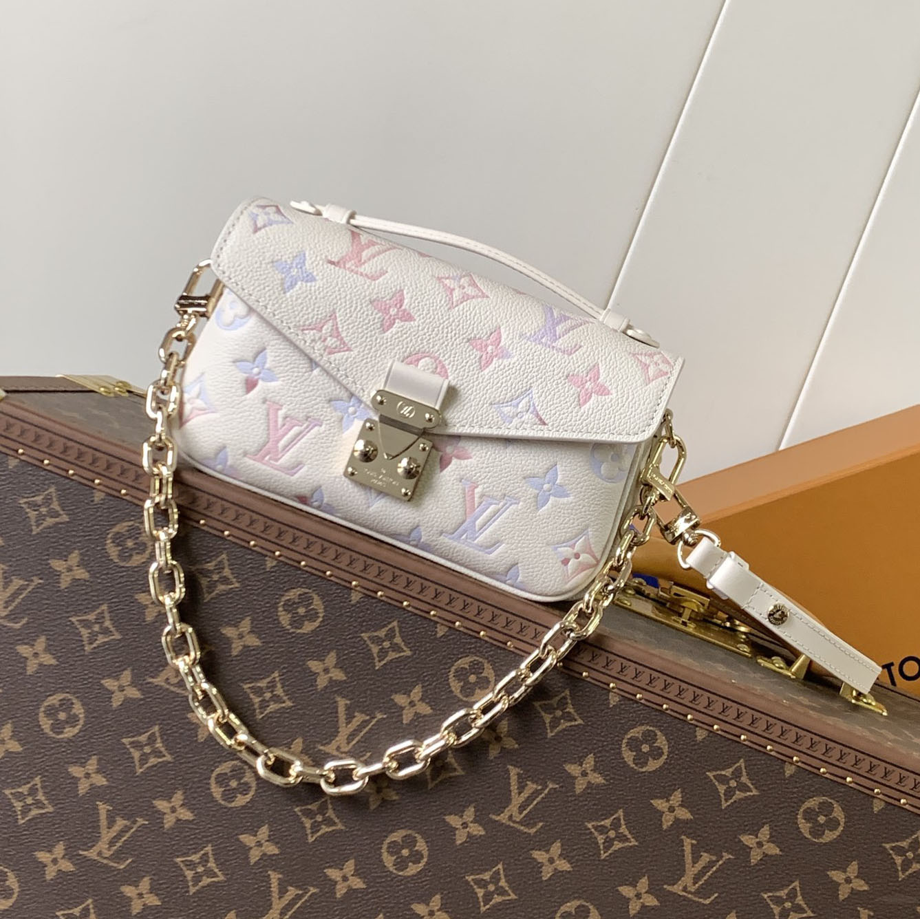 LV Pochette Métis East West V25081429