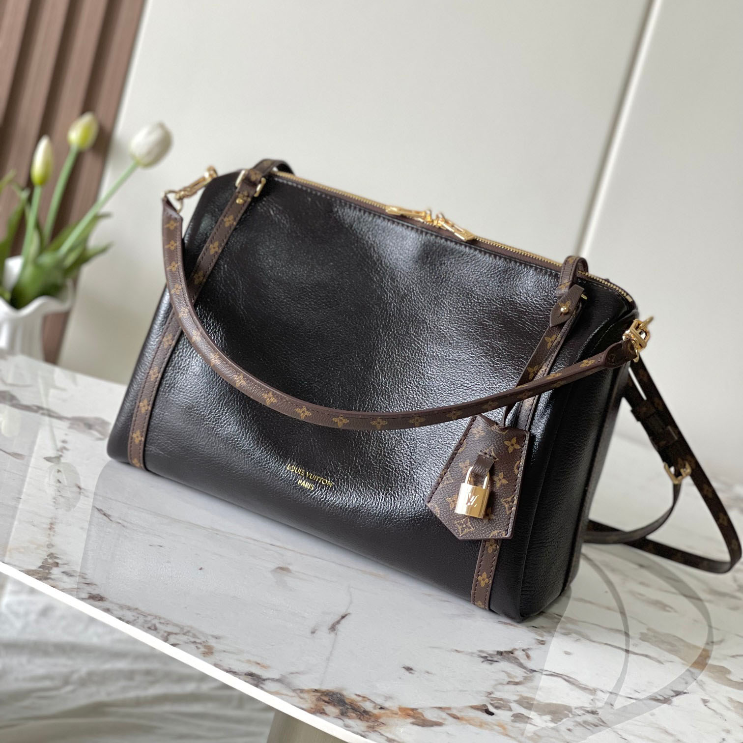 LV Express Medium Black Handbag V25081402