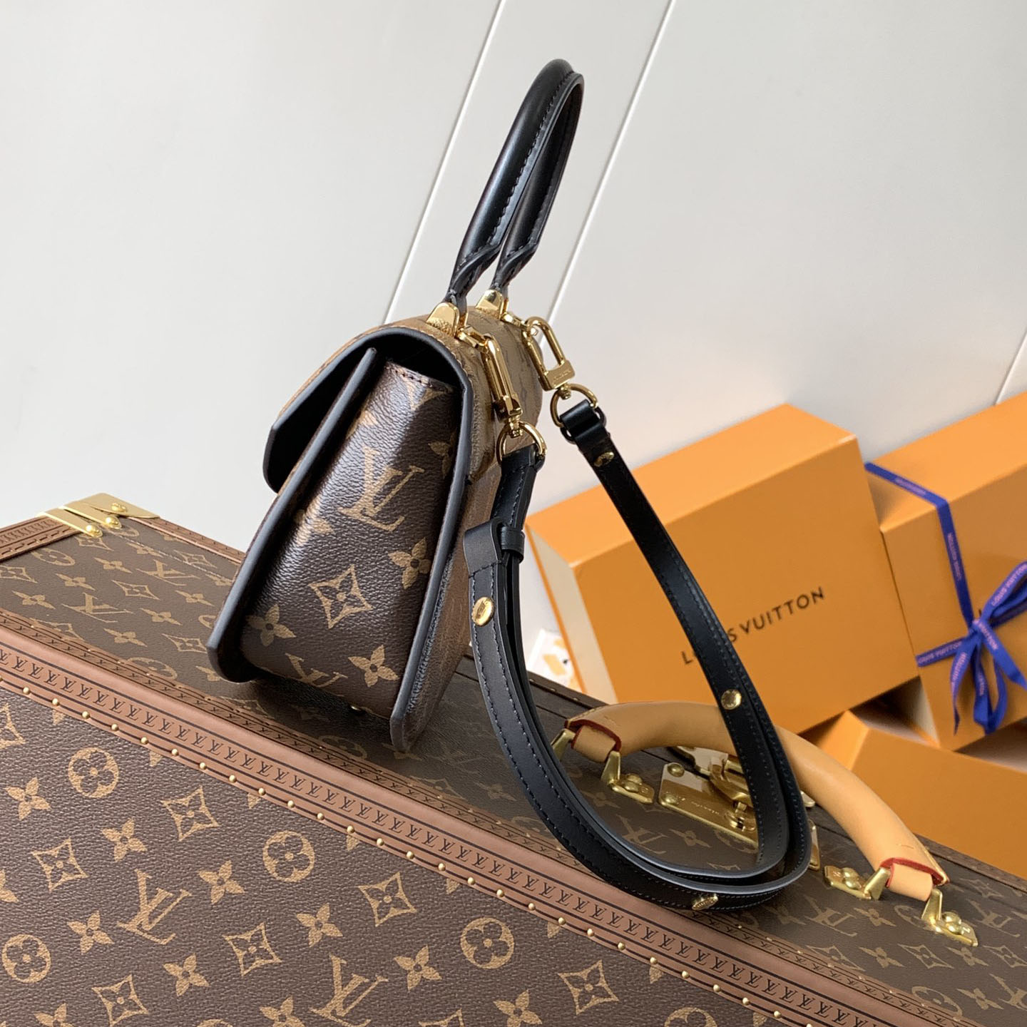 LV Tilsitt Fan-Shaped Bag V25081406