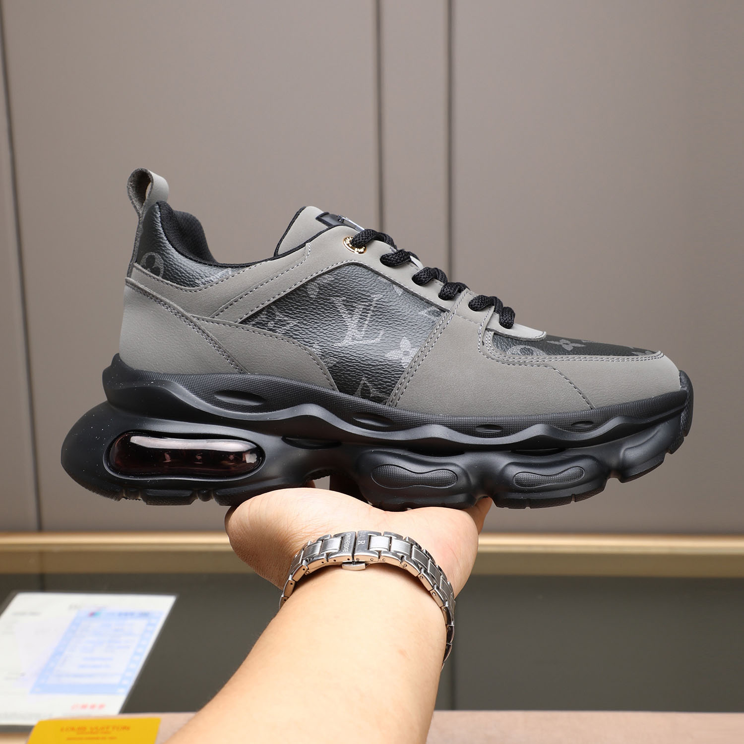 LV Men's Fashion Sneakers XX25081606