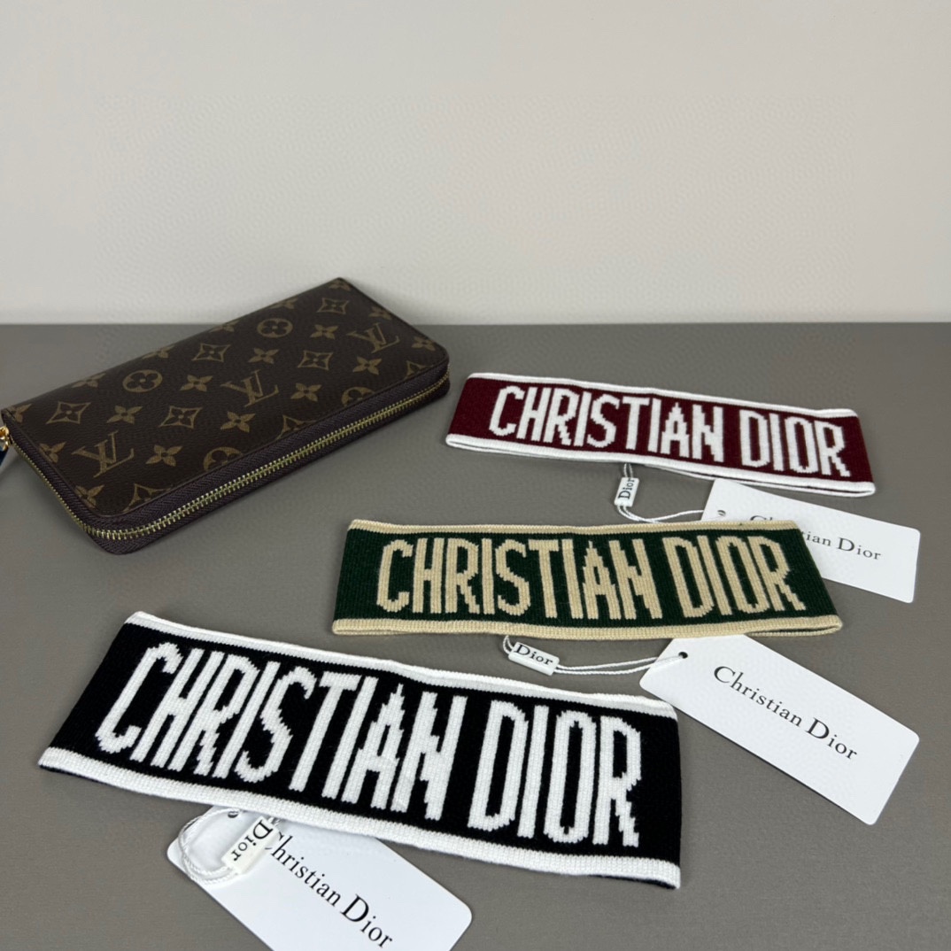 CD Letter Headband XX25081659