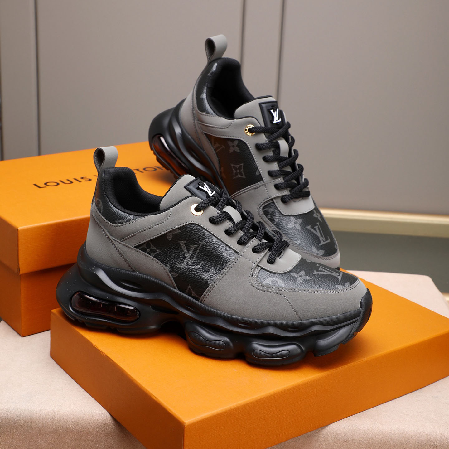 LV Men's Fashion Sneakers XX25081606