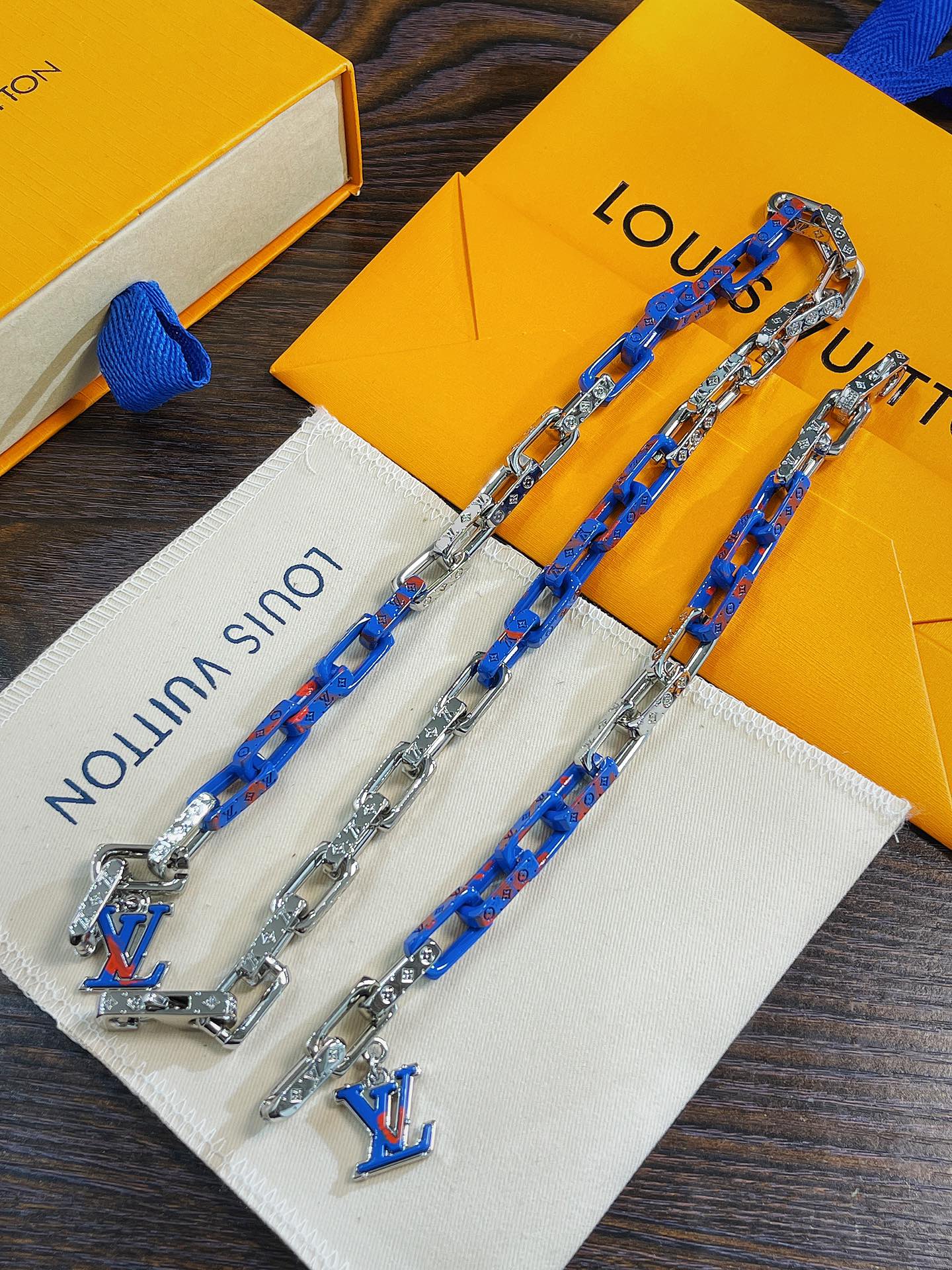 LV Fashion Color Matching Chain AM25081601