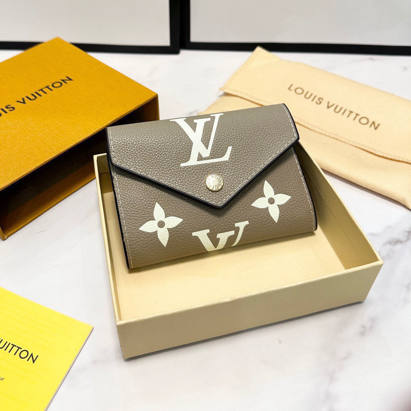 LV Pont 9 compact wallet AM25081624