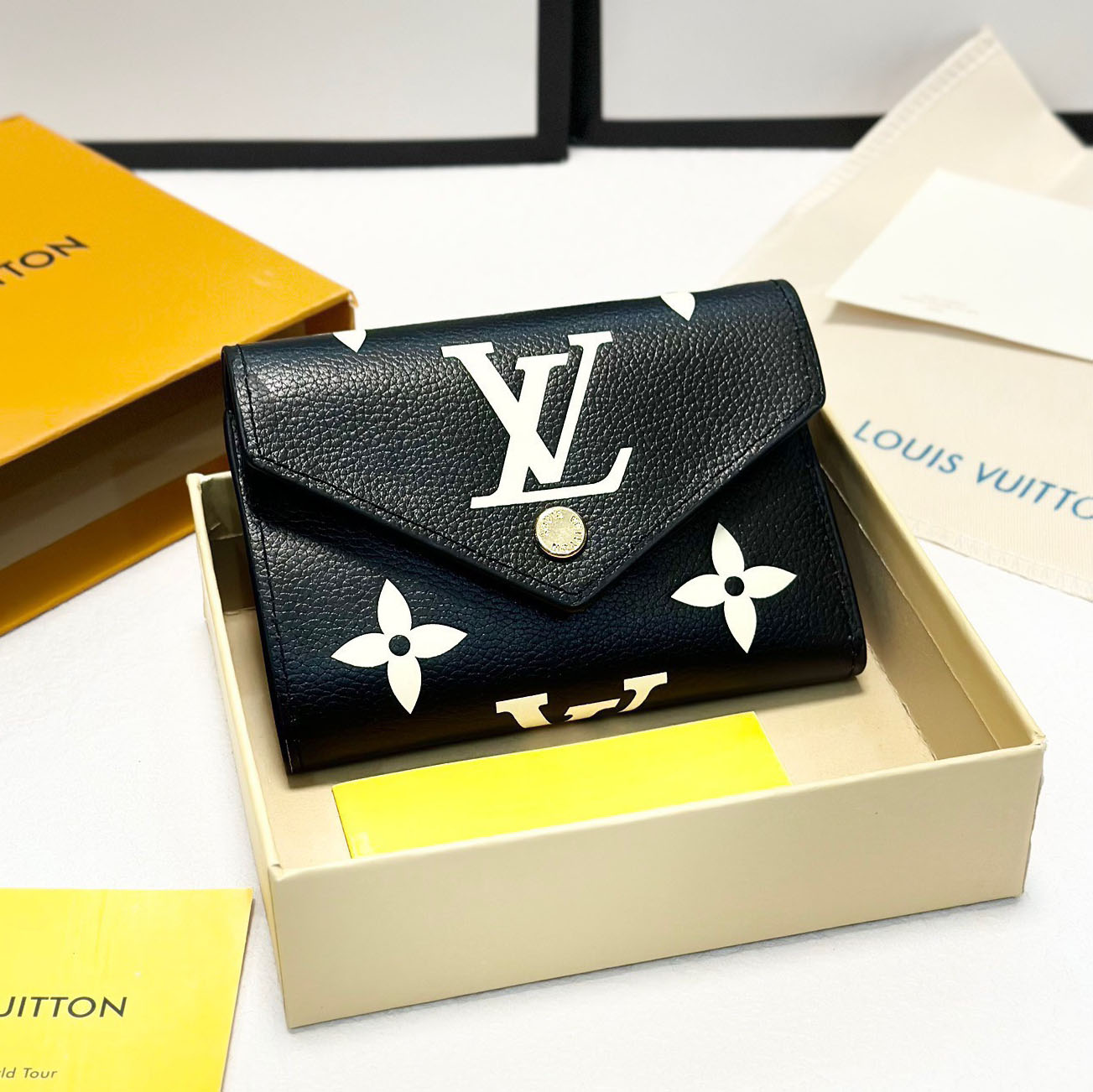 LV Pont 9 compact wallet AM25081624
