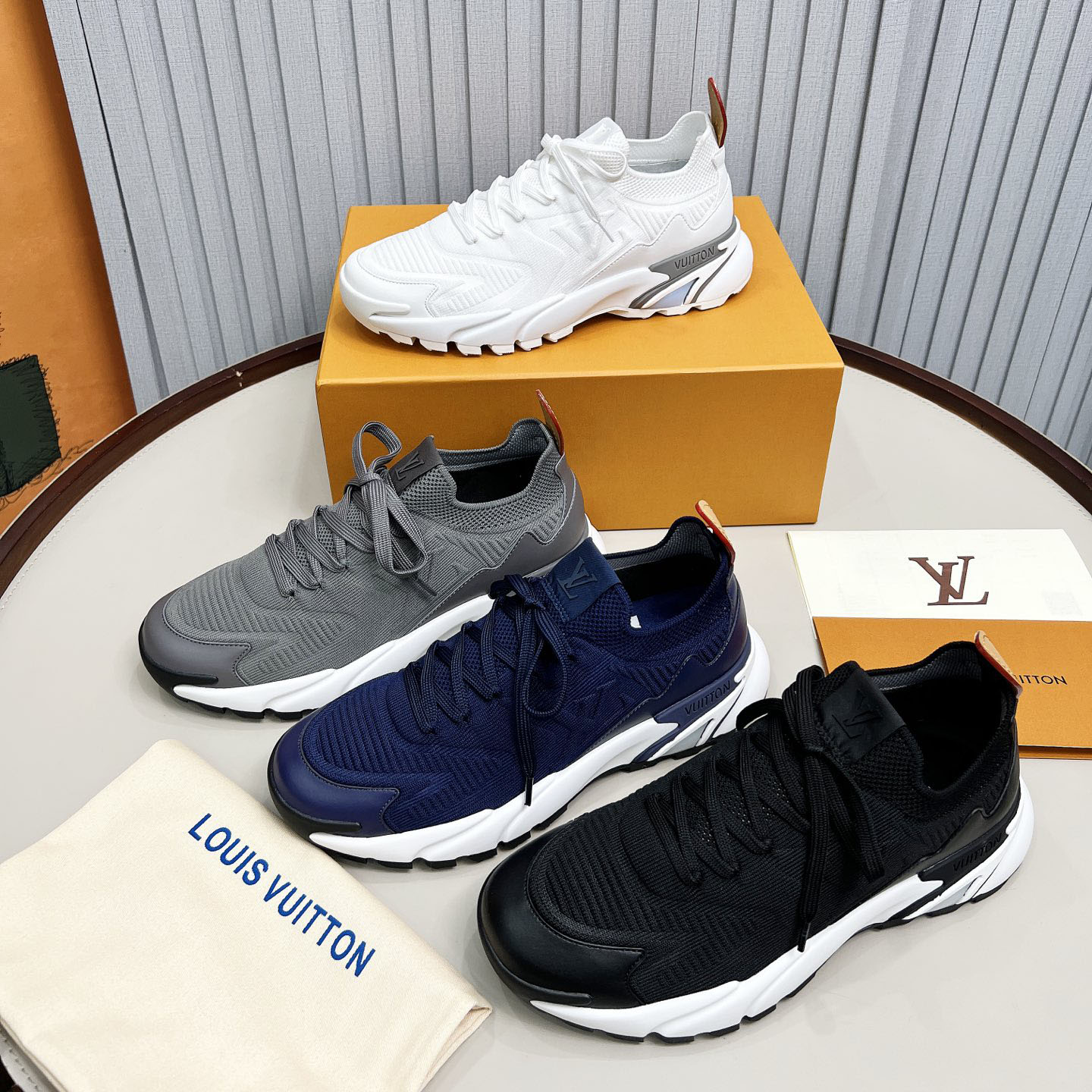 LV Runner Tatic Series Thick-Soled Sneakers FE25081615