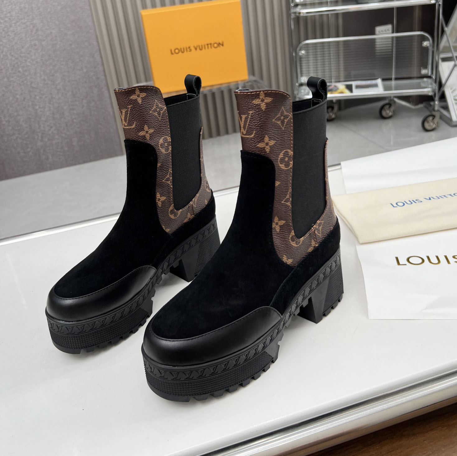 LV 2024 Women's Ankle Boots FE25081645