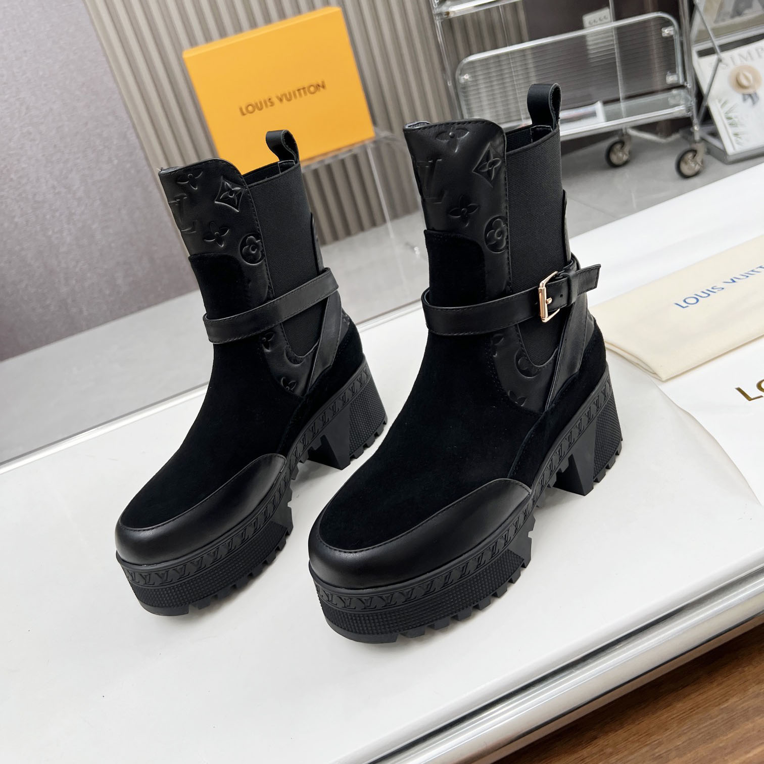 LV 2024 Women's Ankle Boots FE25081645