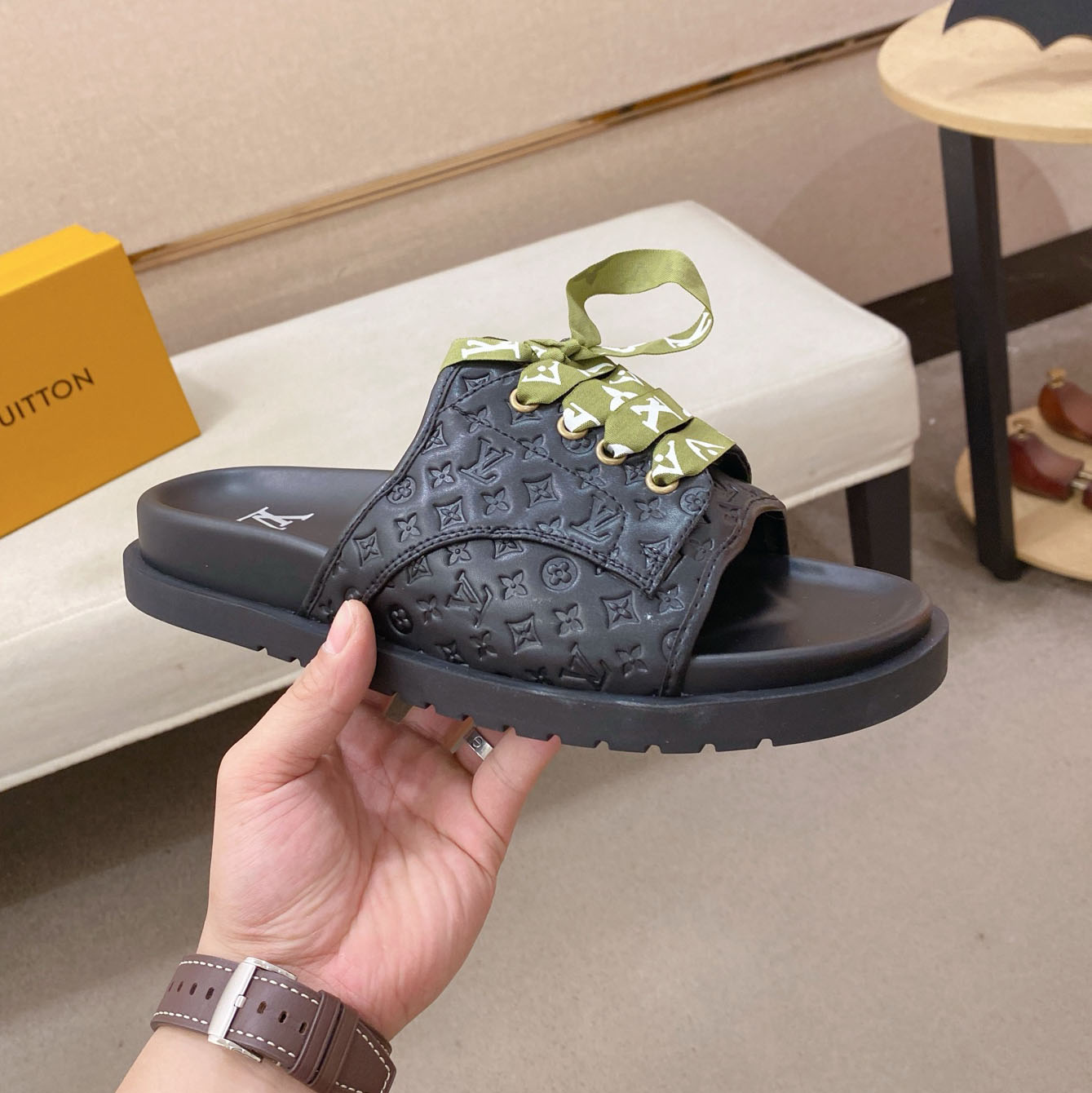 LV 25New Men's Sandals FE25081631