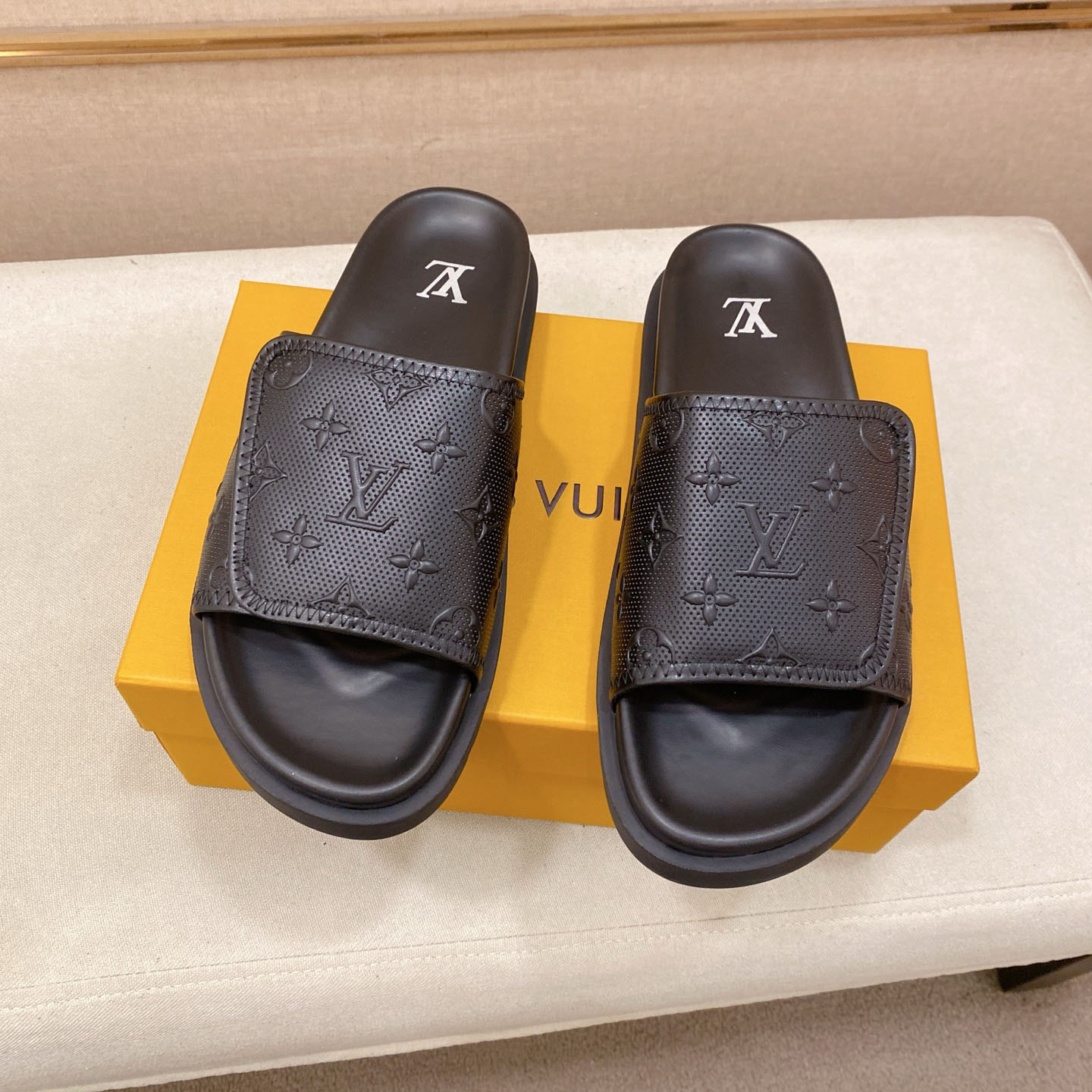 LV Men's Slippers FE25081632