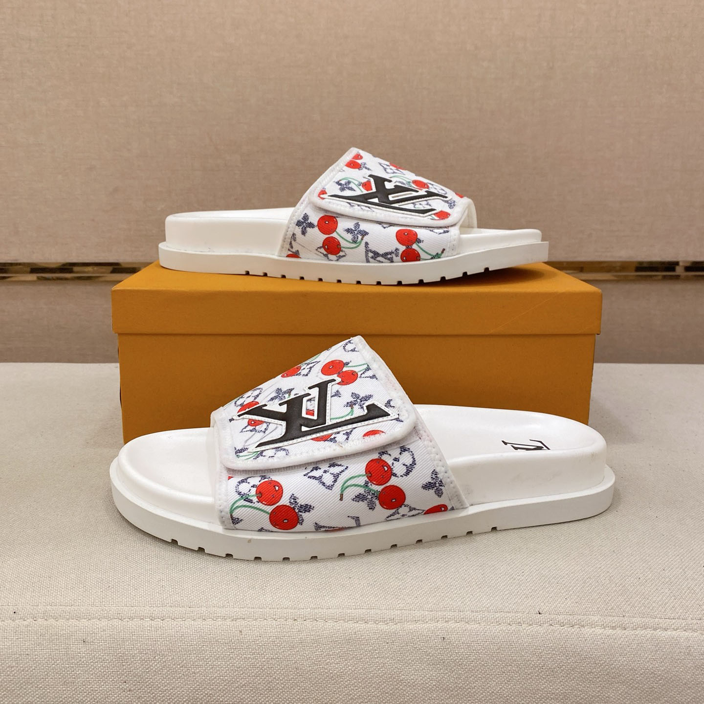 LV Cherry Series Men's Slippers FE25081642