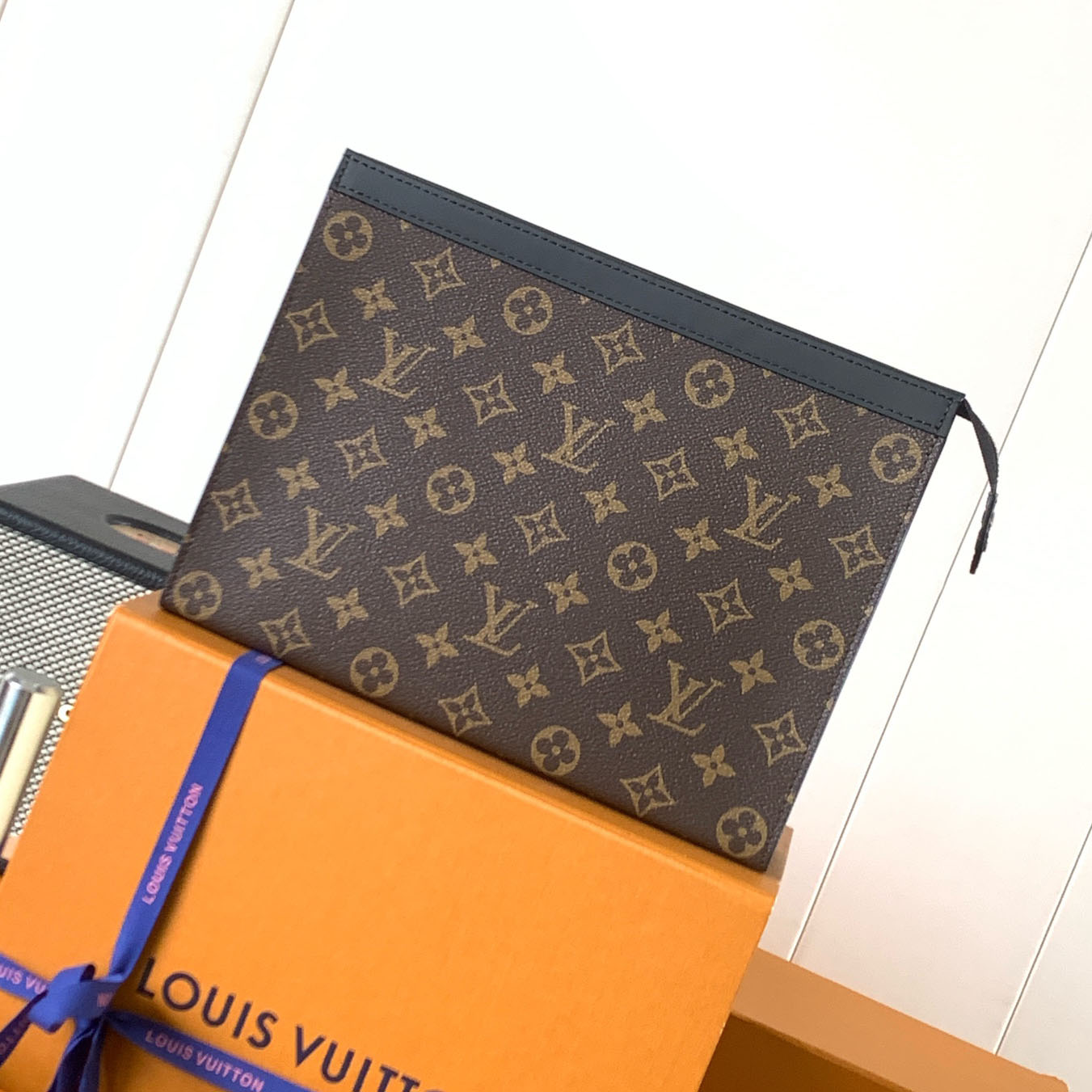 LV Pochette Voyage Medium Clutch AM25081825